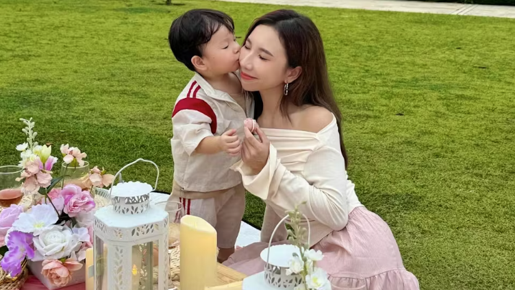 Auf Instagram teilt die trauernde Mutter mehrere Gedenkvideos.