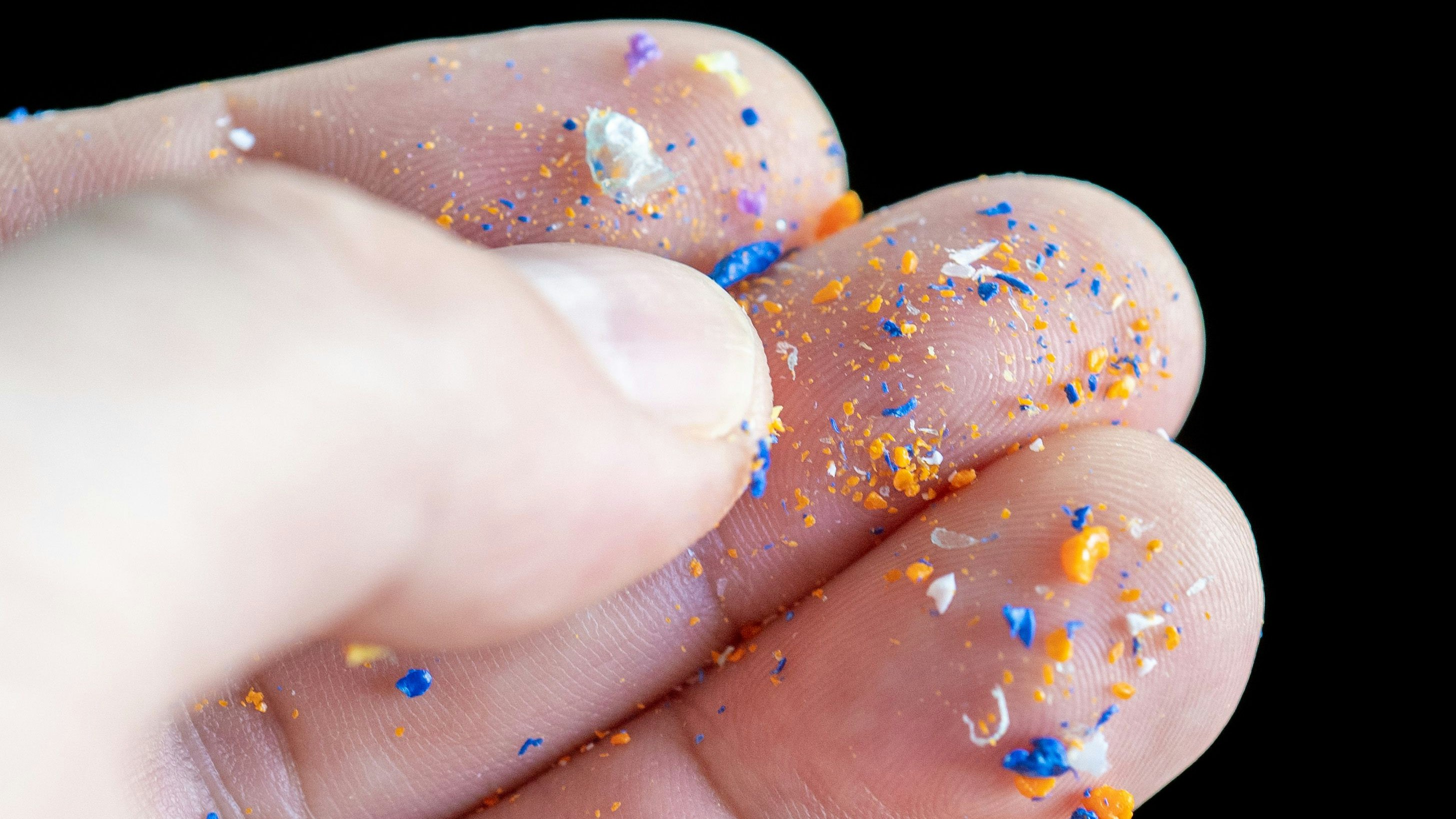 Im Jahr 2022 wiesen Forschende erstmals Mikroplastik im menschlichen Lungengewebe nach.