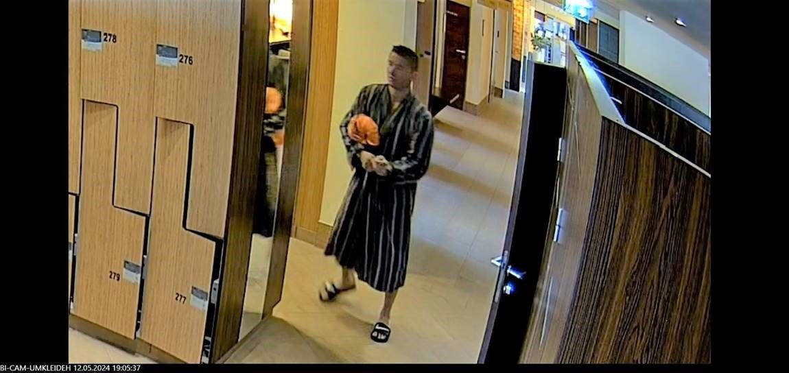 Die Polizei sucht diesen Mann, der am 12. Mai in der Eurotherme Bad Ischl eine teure Armbanduhr gestohlen hat.