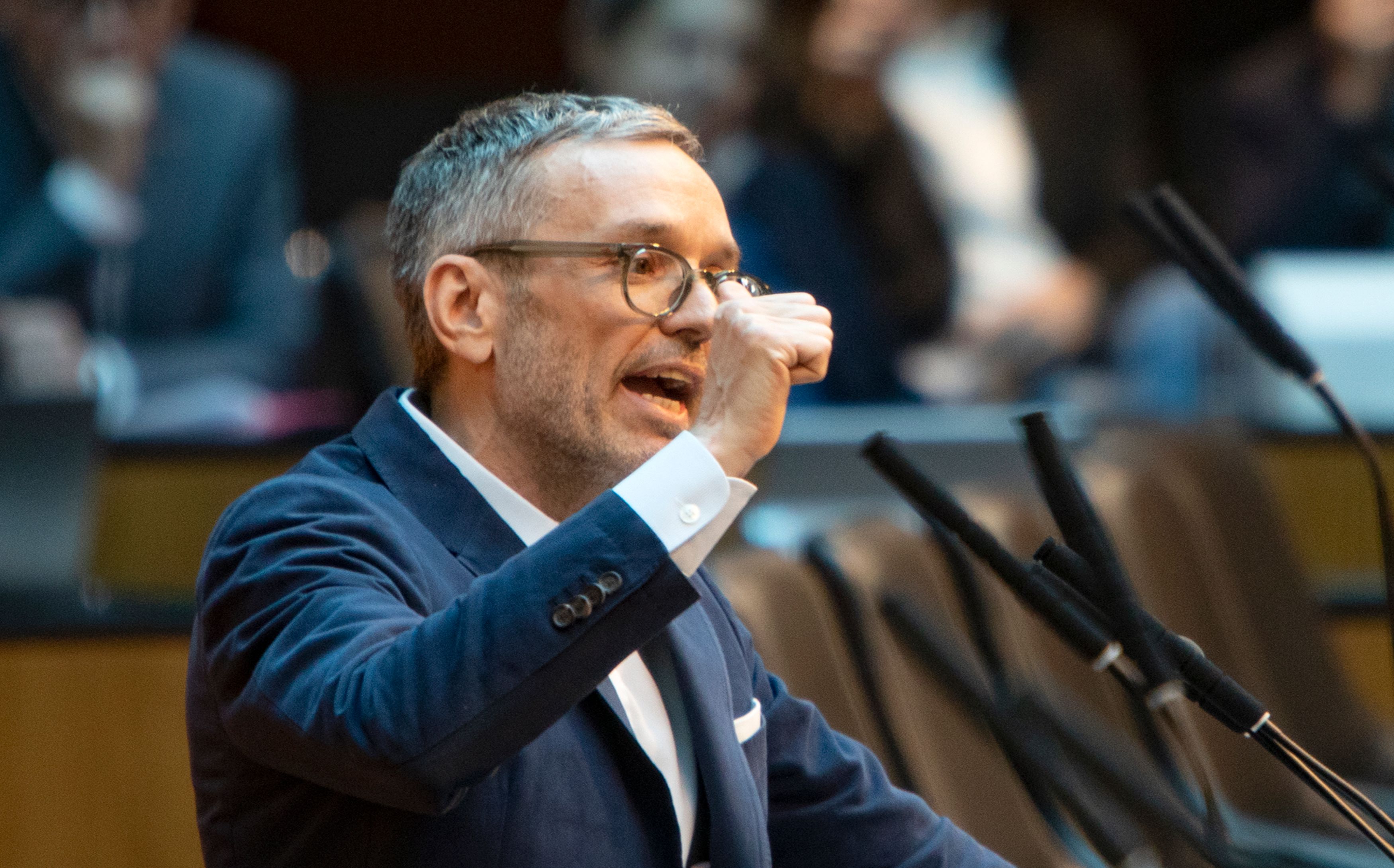FPÖ-Chef Herbert Kickl kritisiert die Asyl-Haltung der Roten.