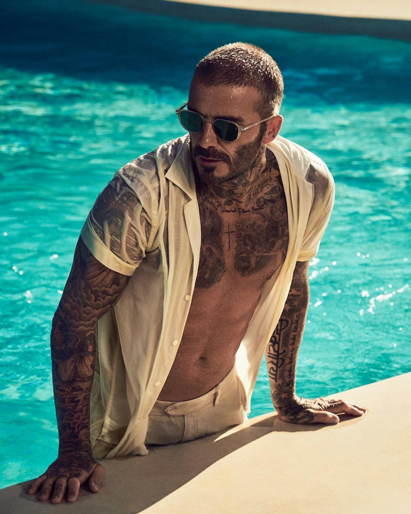 Für seine Sonnenbrillenmarke sprang David Beckham einmal in den Pool.