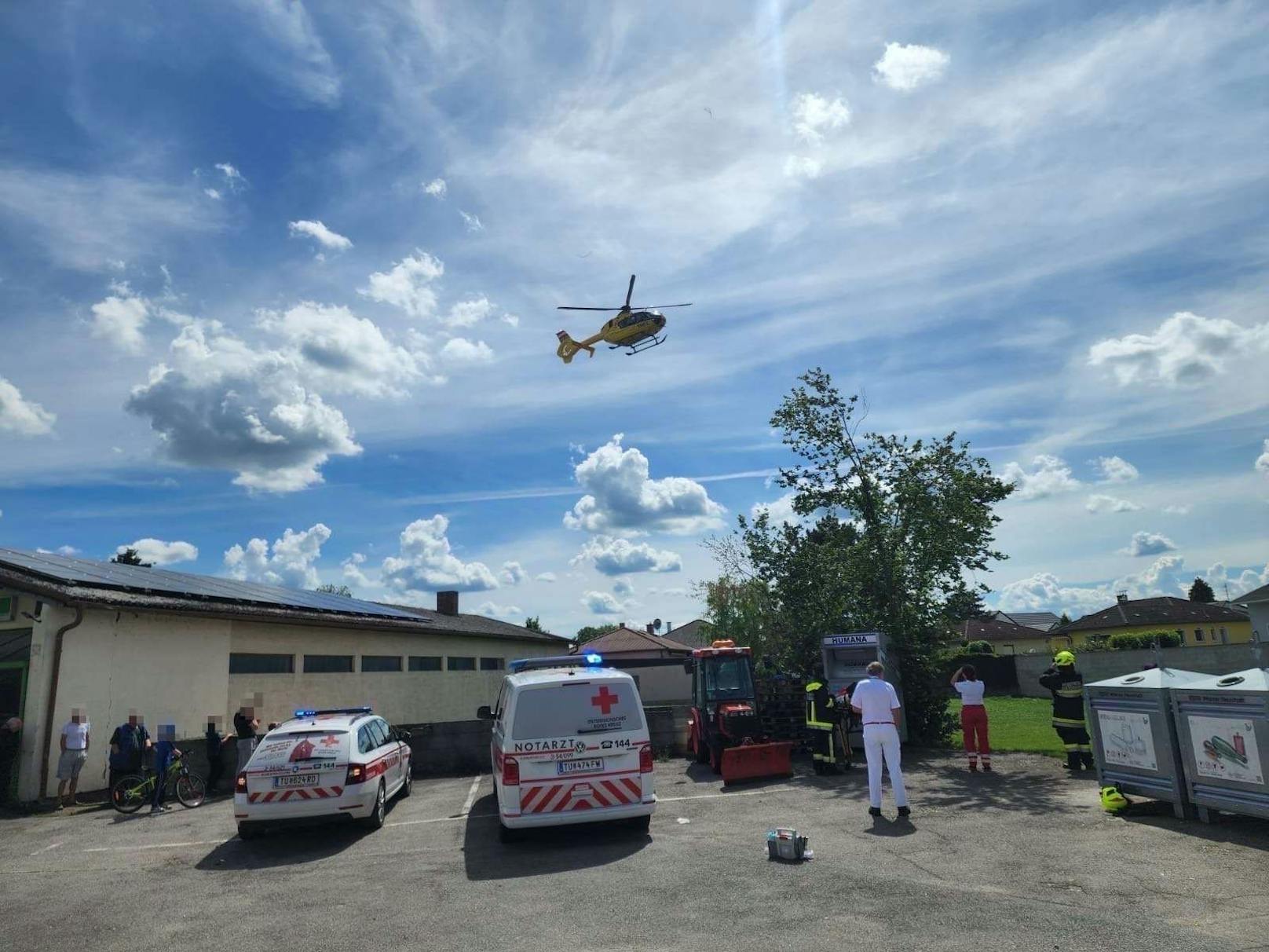 Wohnhausbrand in Drösing: Notarztheli im Einsatz