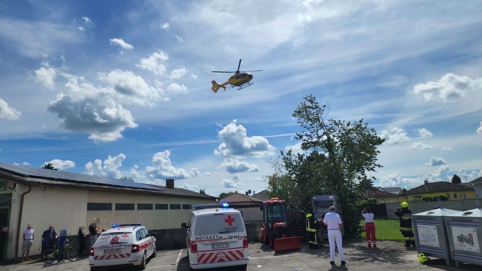 Wohnhausbrand in Drösing: Notarztheli im Einsatz