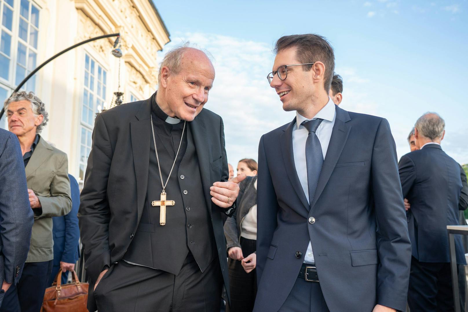 Kardinal Christoph Schönborn im Gespräch mit <em>"Heute"</em>-Chefredakteur Clemens Oistric
