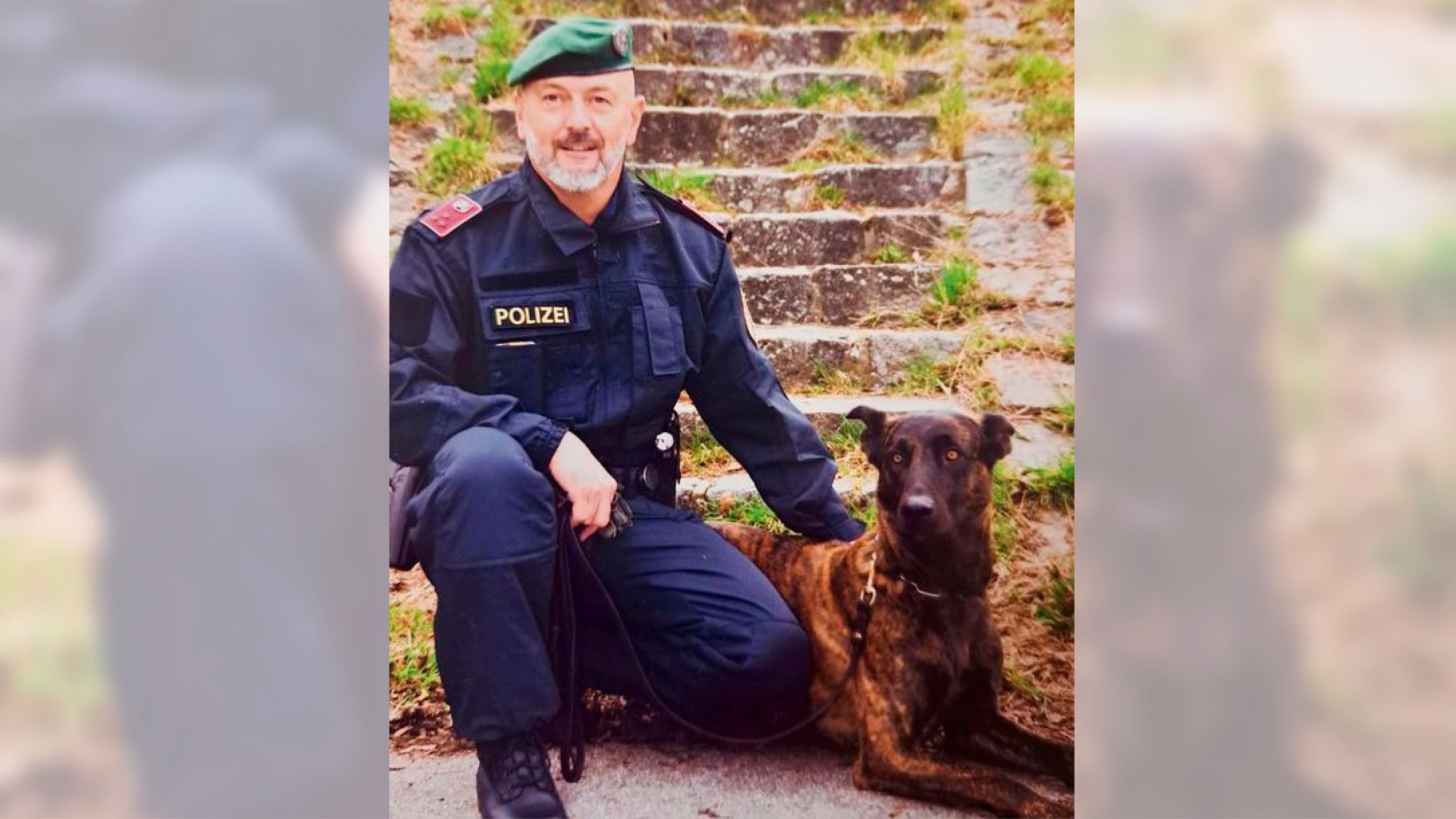 Haben einen guten Riecher: Manfred neben dem erfolgreichen Polizeidiensthund