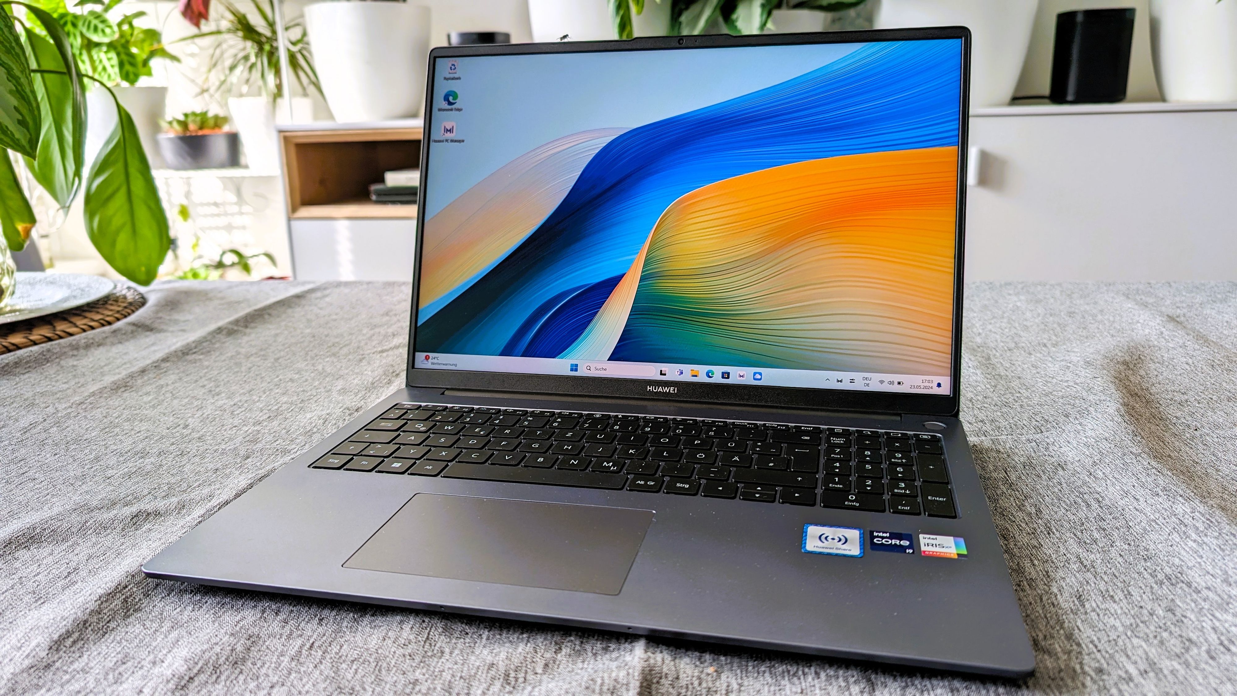 Mit dem Huawei MateBook D16 bekommt man einen stark ausgerüsteten Laptop, der für alle Alltags-Arbeitsaufgaben gerüstet ist.