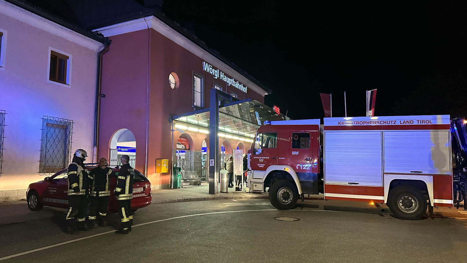 Am Mittwoch um 22:18 Uhr wurde der Leitstelle Tirol über den Notfallkoordinator der ÖBB-Betriebsführungszentrale ein "Gefahrengutunfall" am Bahnhof in Wörgl am Bahngleis 16 gemeldet.