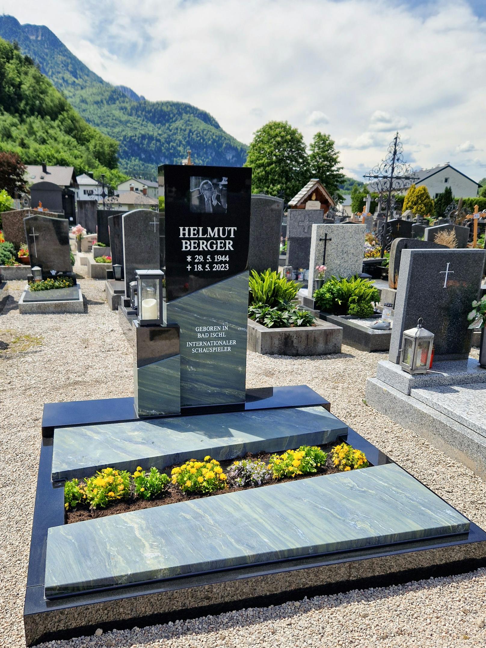 Das neue Grab von Helmut Berger