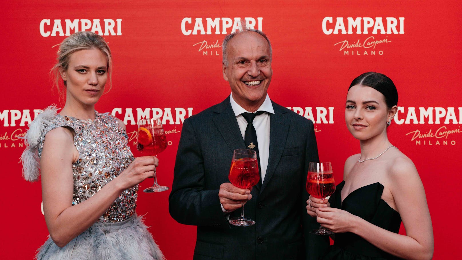 Larissa Marolt mit Peter Friese und Fanni Schneider bei der "Campari Red Passion Night" 