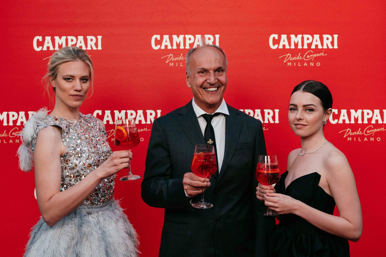 Larissa Marolt mit Peter Friese und Fanni Schneider bei der "Campari Red Passion Night" 