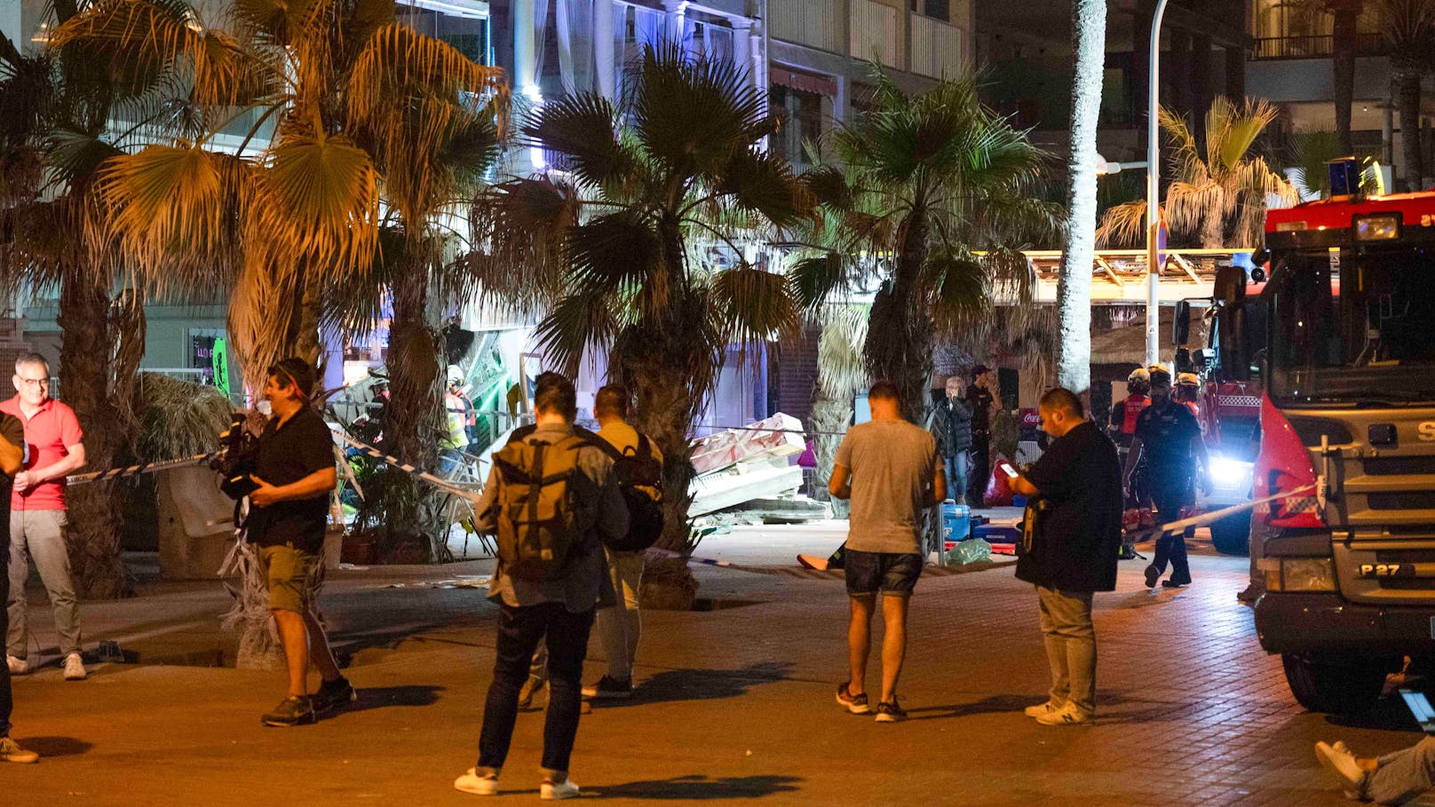 Mindestens vier Menschen haben auf der berühmten Playa de Palma Donnerstagnacht ihre Leben verloren. Ein Club war plötzlich eingestürzt.