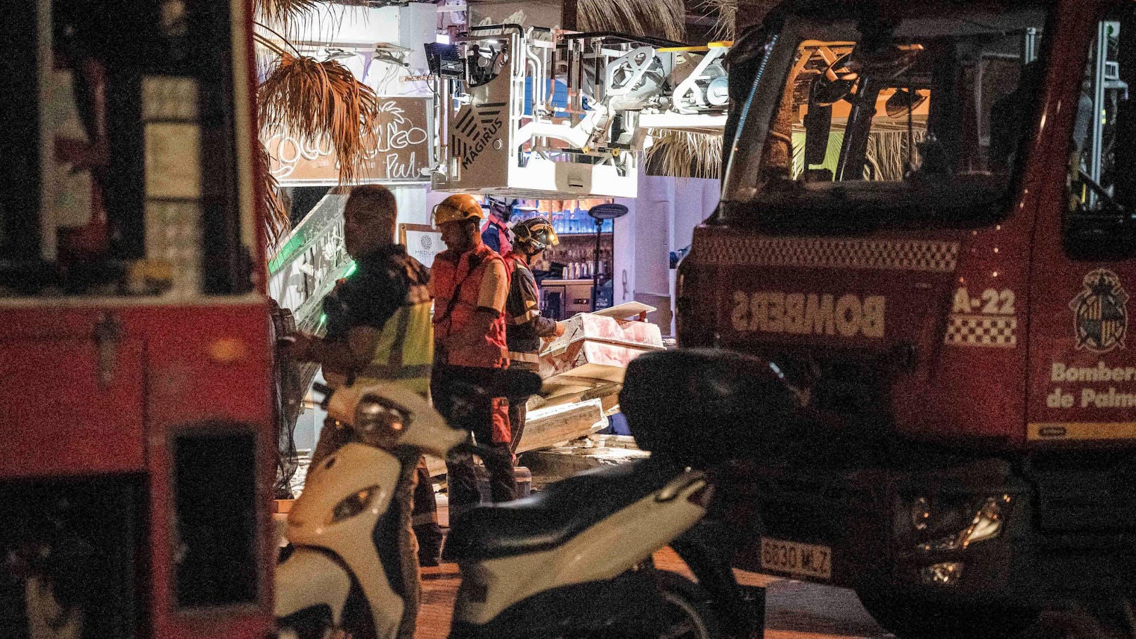 Mindestens vier Menschen haben auf der berühmten Playa de Palma Donnerstagnacht ihre Leben verloren. Ein Club war plötzlich eingestürzt.