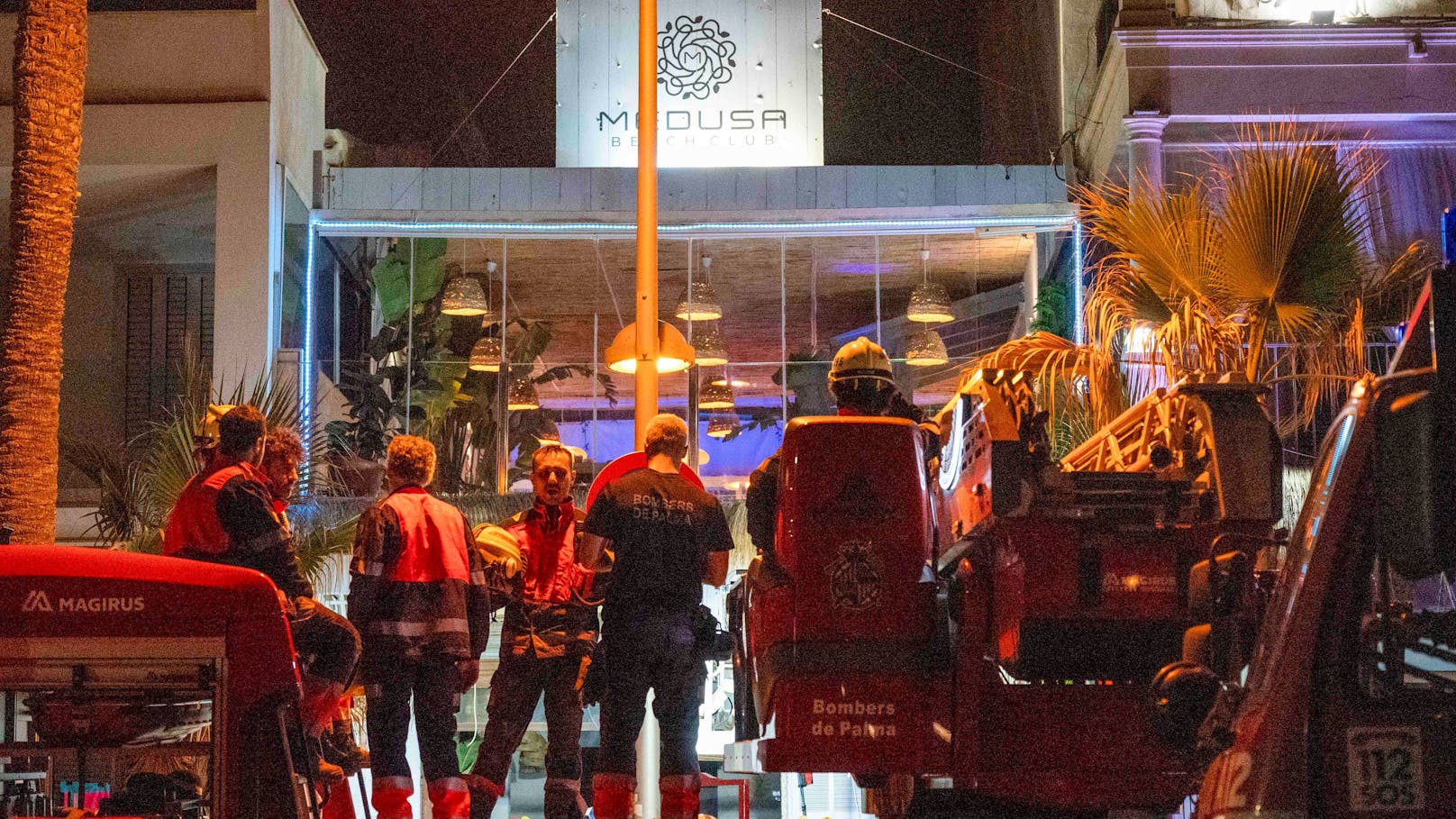 Mindestens vier Menschen haben auf der berühmten Playa de Palma Donnerstagnacht ihre Leben verloren. Ein Club war plötzlich eingestürzt.