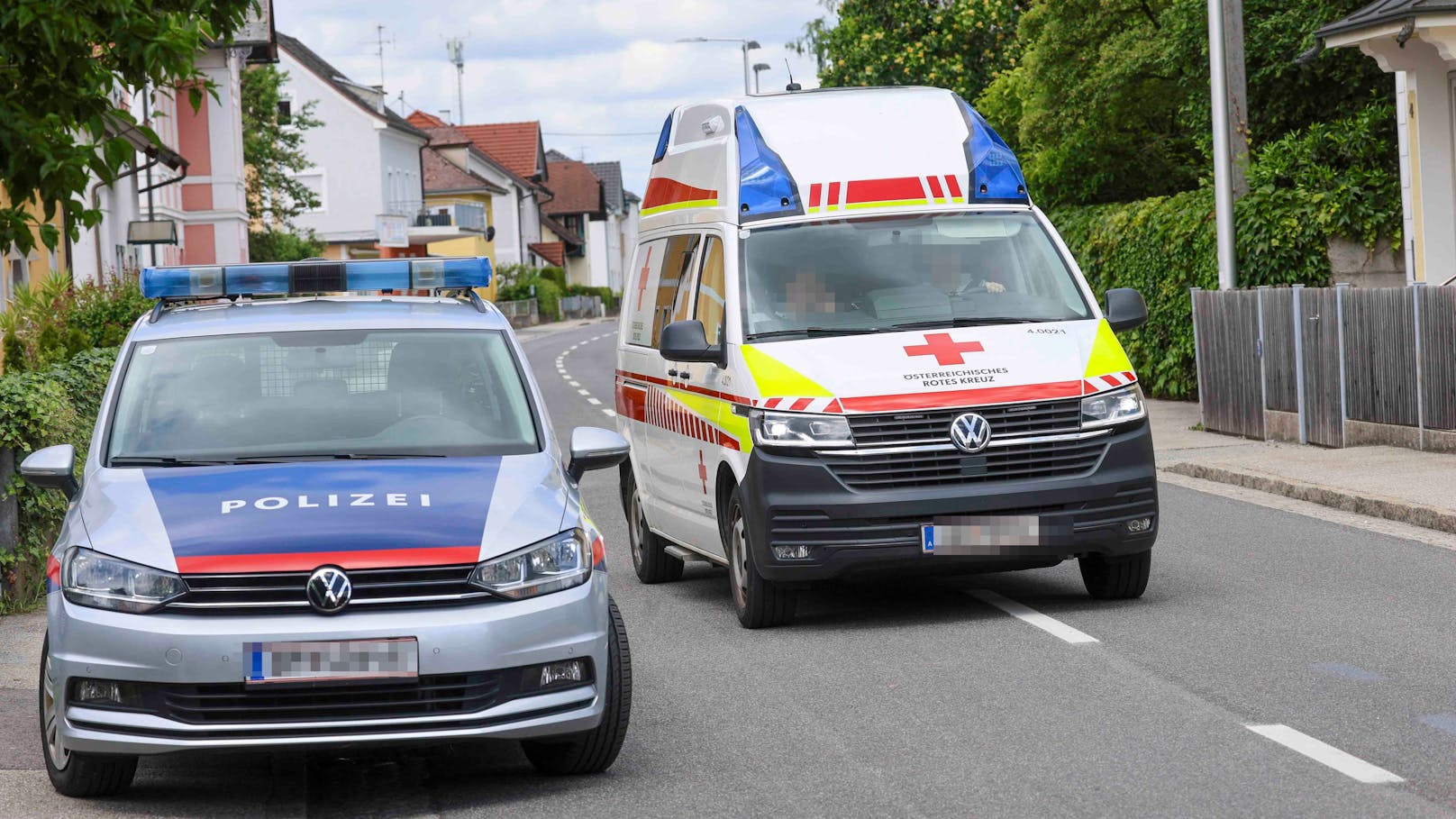 Auch die Rettung ist im Einsatz.