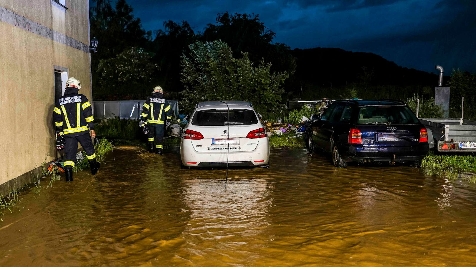 Kräftige Regenschauer haben Donnerstagabend und in der Nacht auf Freitag für gleich mehrere Einsätze in Oberösterreich gesorgt.