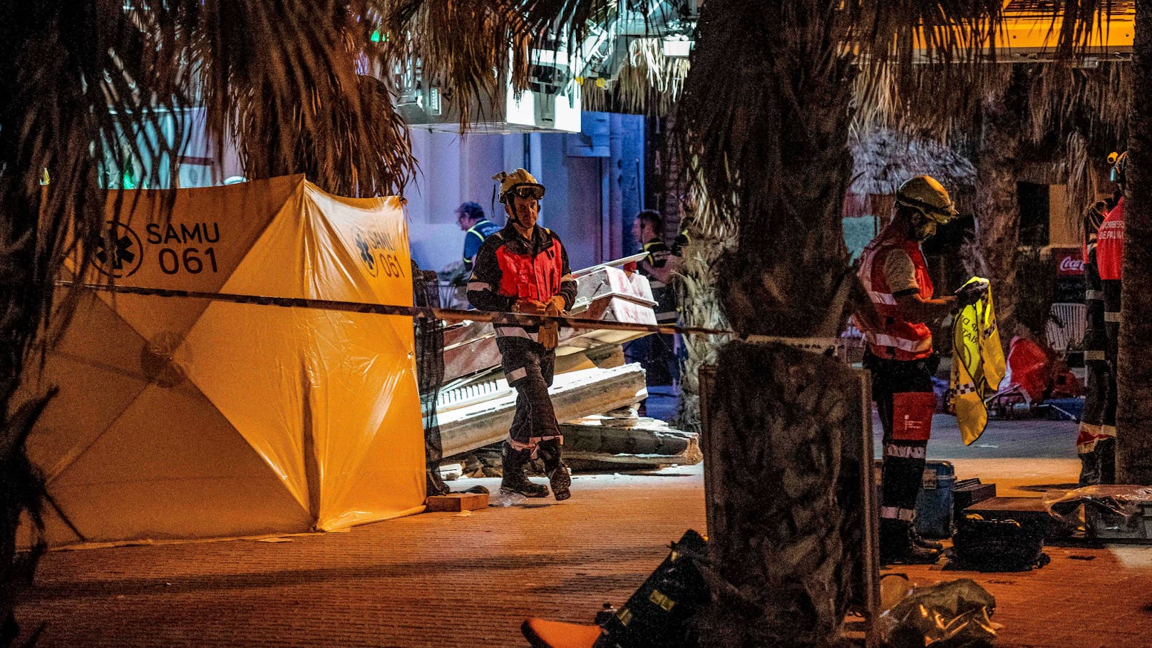 Mindestens vier Menschen haben auf der berühmten Playa de Palma Donnerstagnacht ihre Leben verloren. Ein Club war plötzlich eingestürzt.