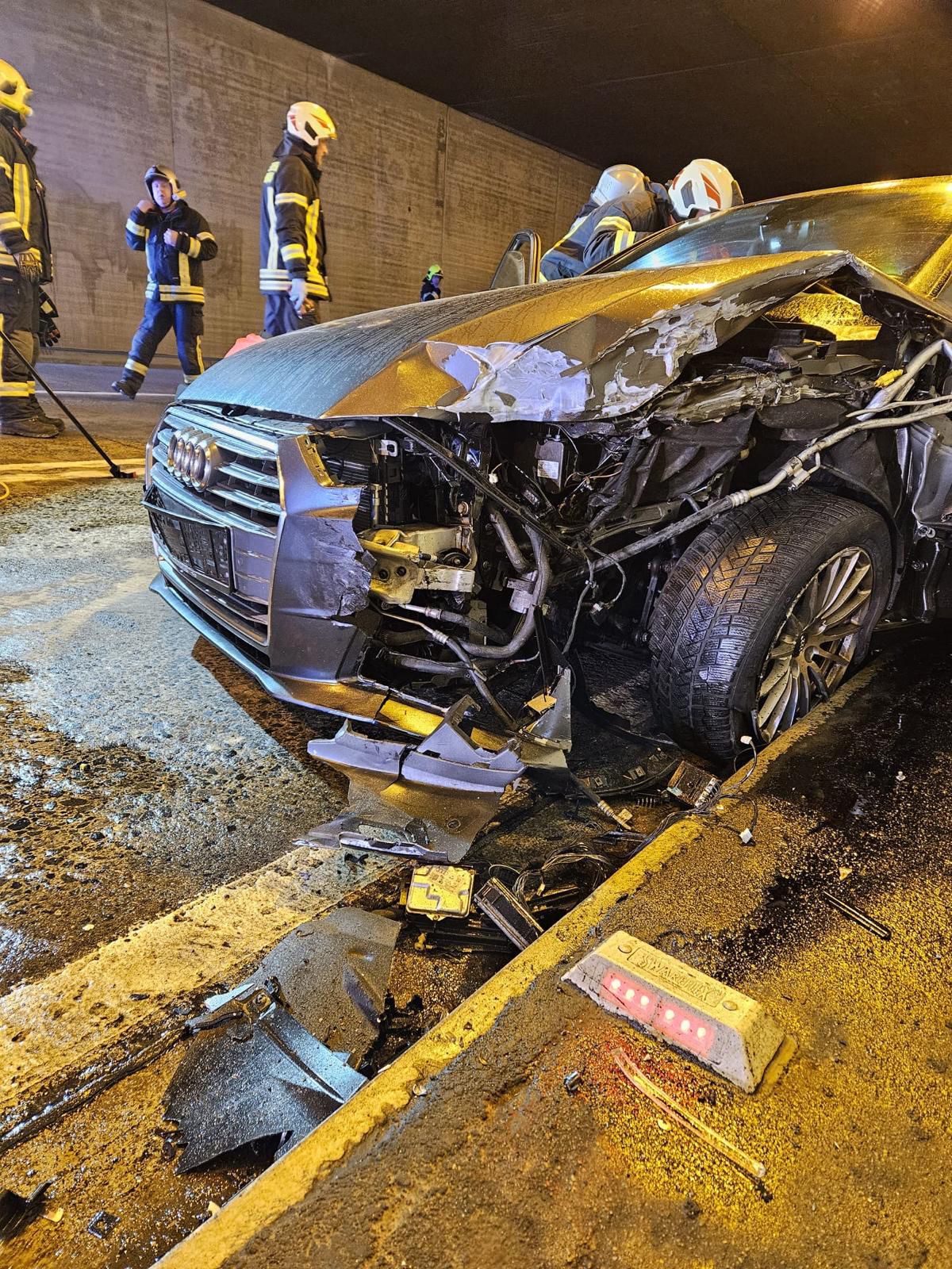 Nach dem Unfall wurde der Autolenker mit dem Notarzthubschrauber ins Spital gebracht.