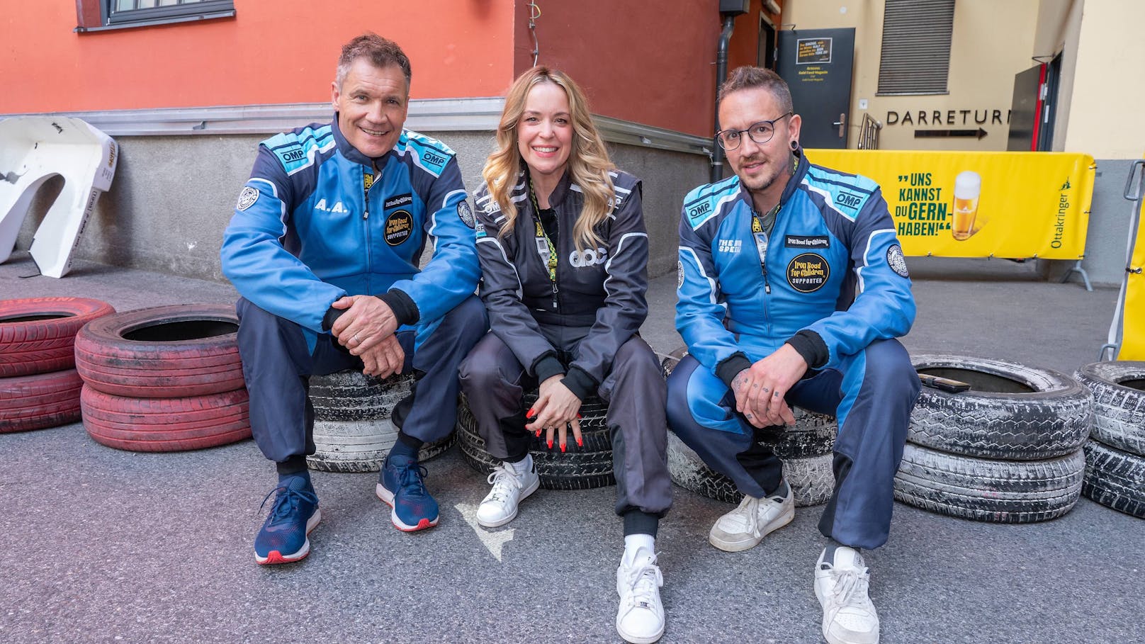 Armin Assinger, Marina Hoermanseder und Bernhard Speer geben auf der Rennstrecke Gas