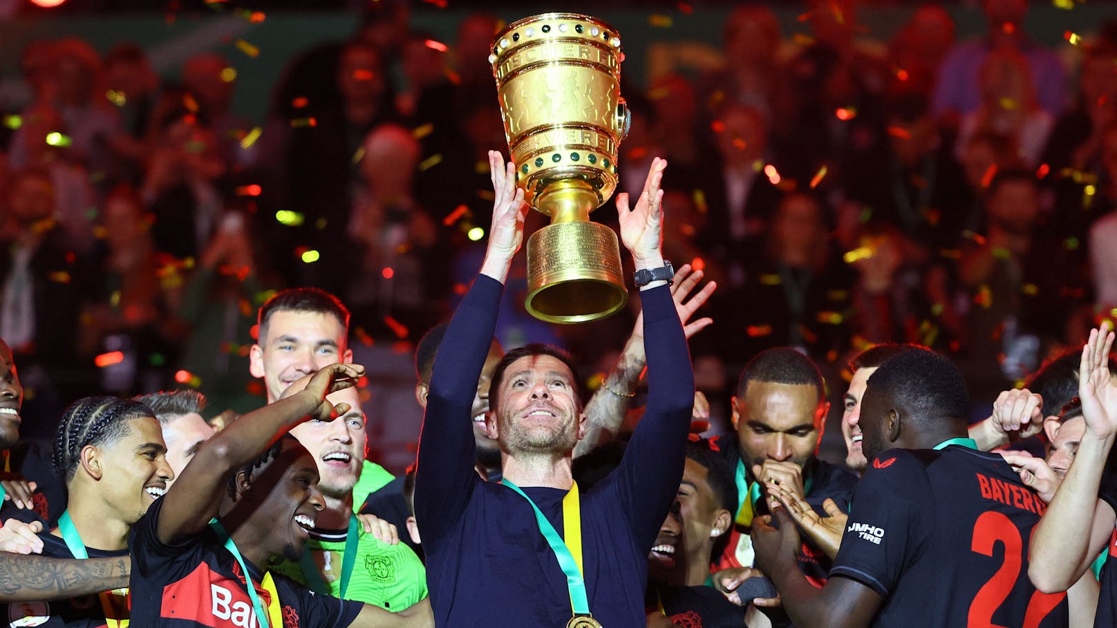Double! Leverkusen gewinnt DFB-Pokal in Unterzahl