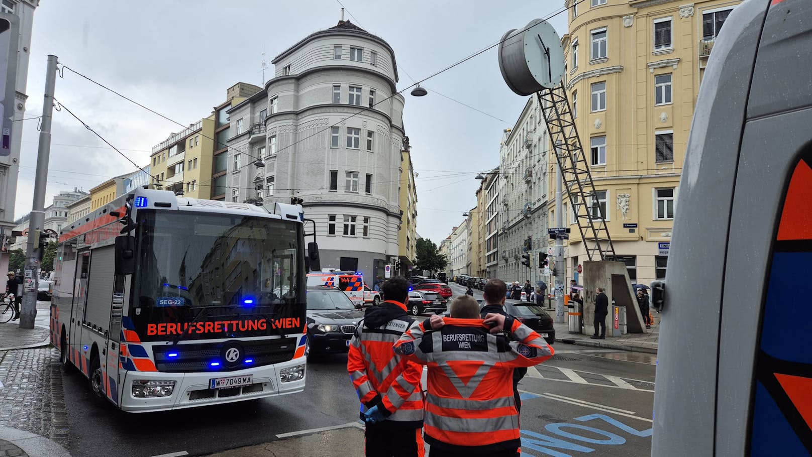 Großeinsatz für die Polizei und die Berufsrettung in der Wiener Landstraße.