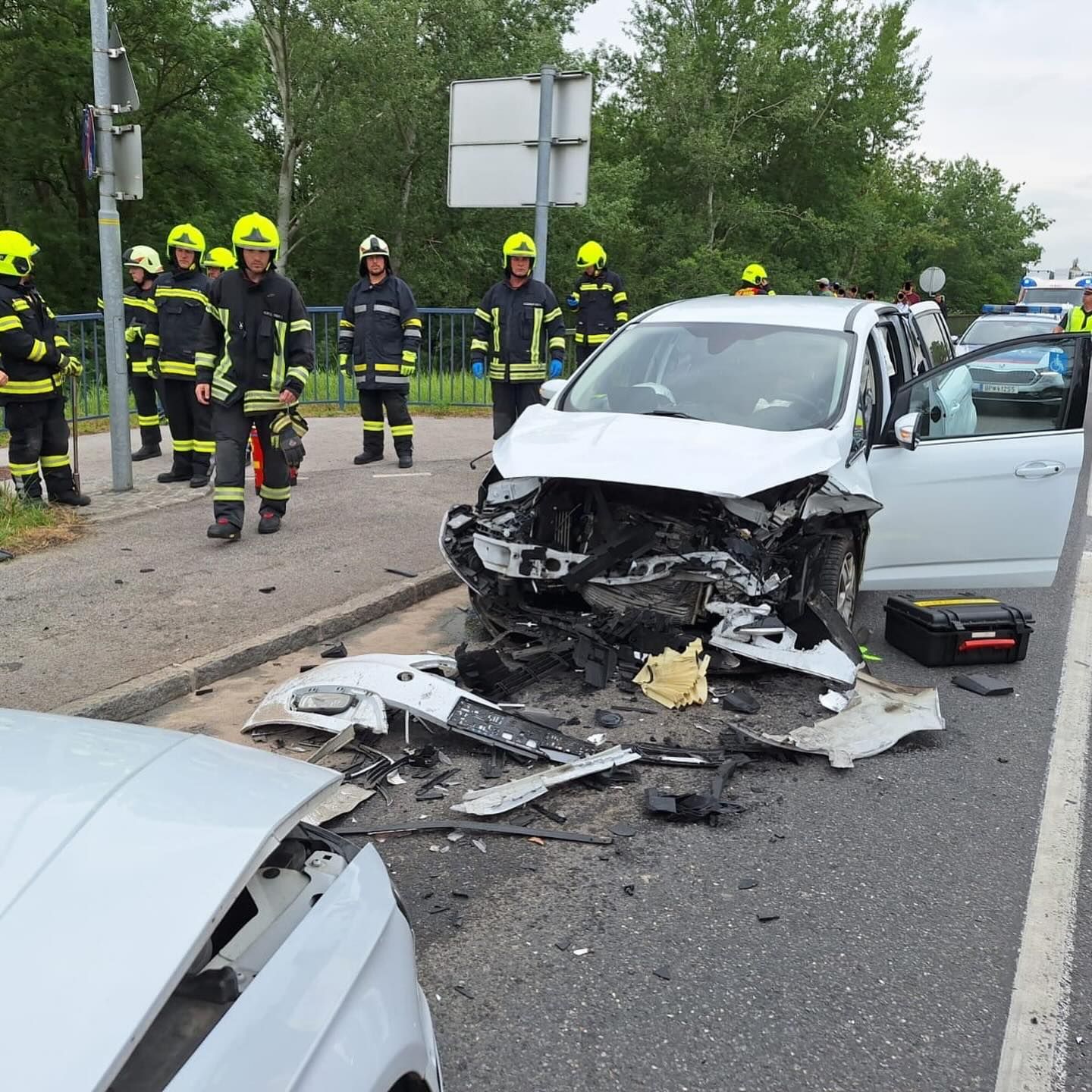Zwei Fahrzeuge mit insgesamt sechs Insassen prallten aneinander.