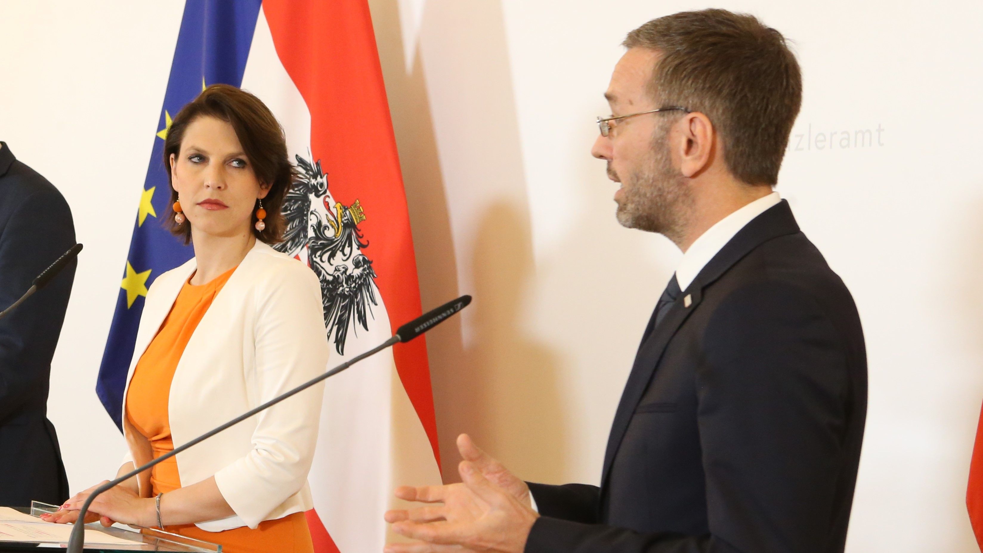 Ein Video Kickls sorgt bei Ministerin Edtstadler für grobe Irritation. (Archivbild)