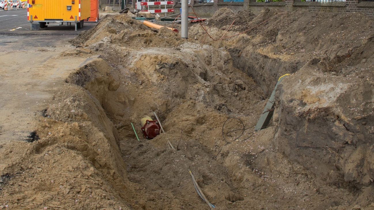 Heute.at - Arbeiter stürzen in Erdloch, prügeln sich dort weiter