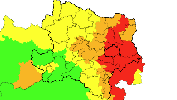 Ein schweres Gewitter zeiht aus Süden auf.