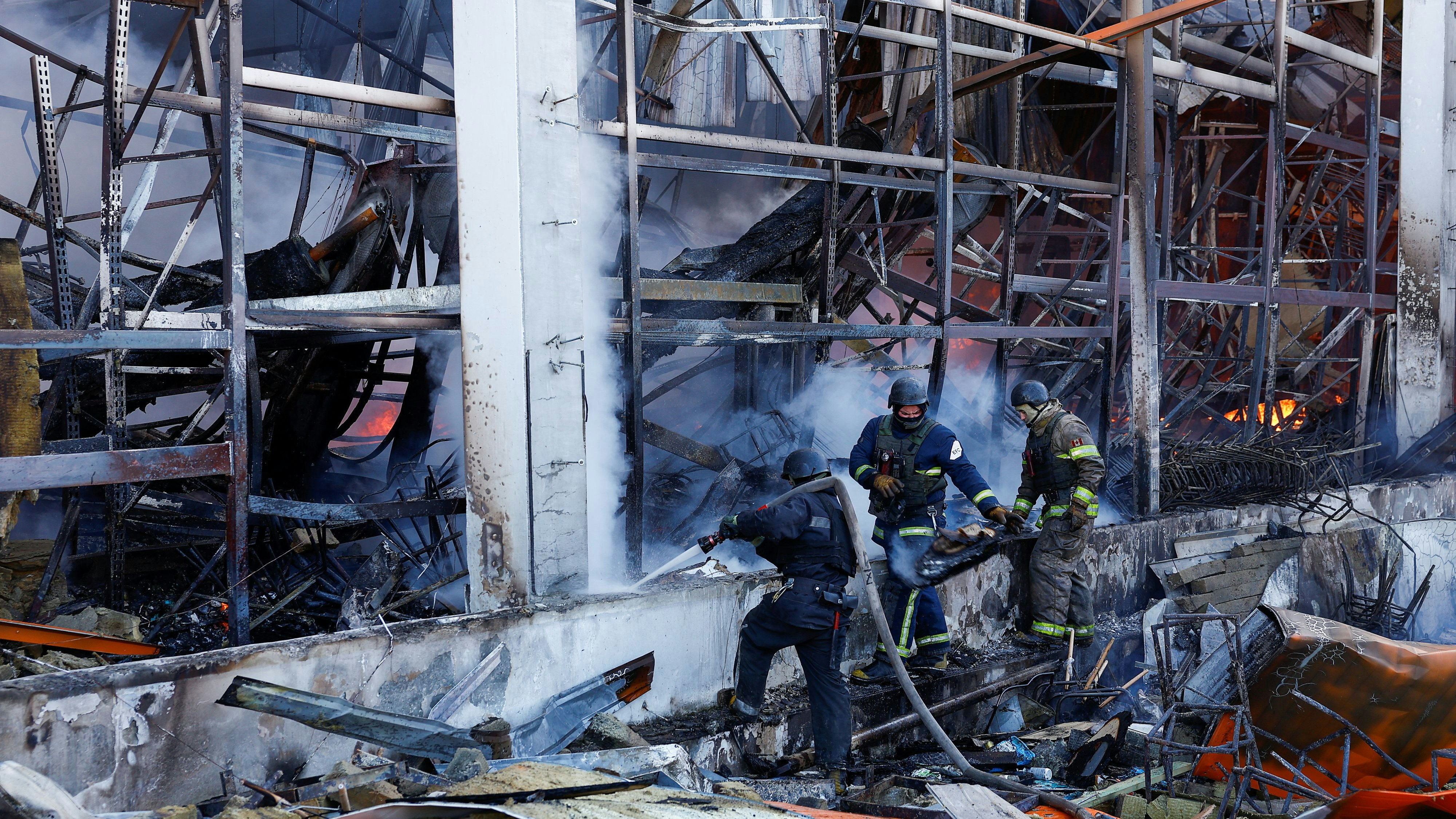 Heute.at - Putin zerbombt Supermarkt, während 200 Bürger einkaufen