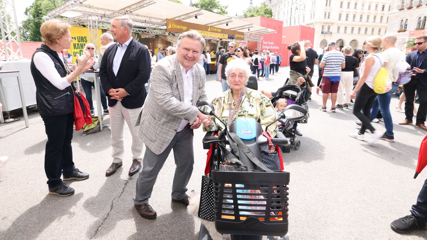 Bürgermeister Ludwig mit Gast.