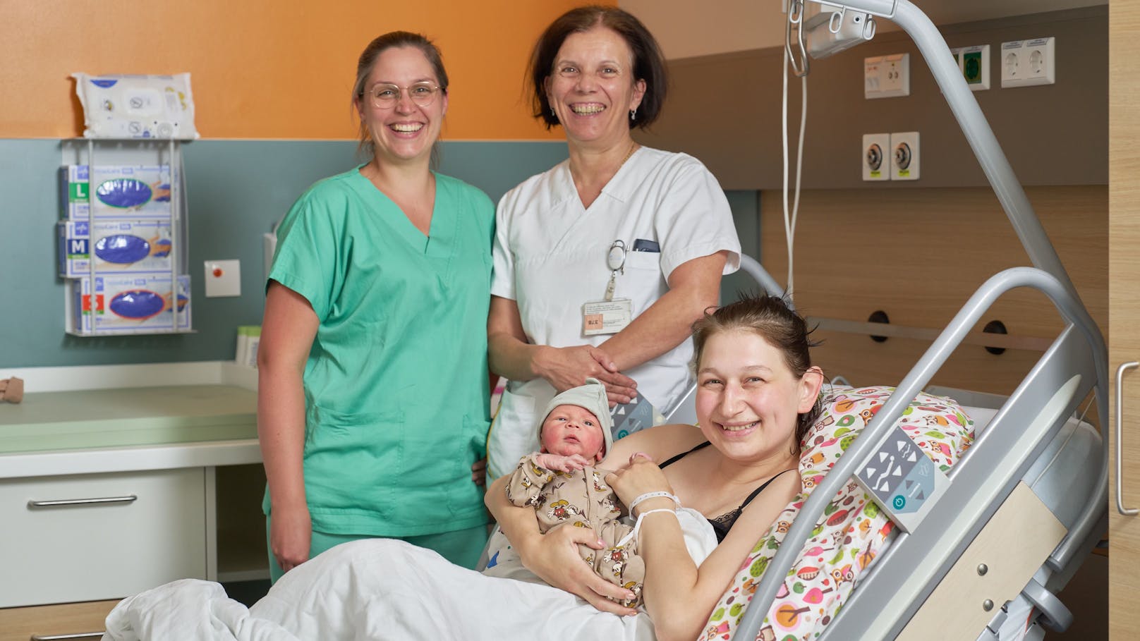 Erstes Baby im St. Pöltner Uniklinik-Neubau geboren