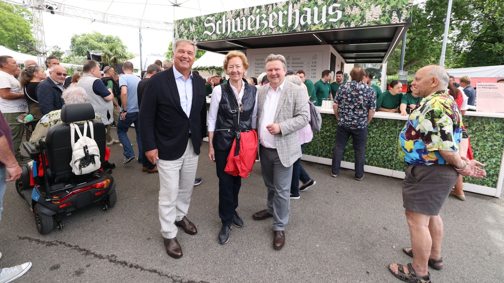 Walter Ruck, WKWien, Johanna Kolarik vom Schweizerhaus und Bürgermeister Ludwig (v.l.).