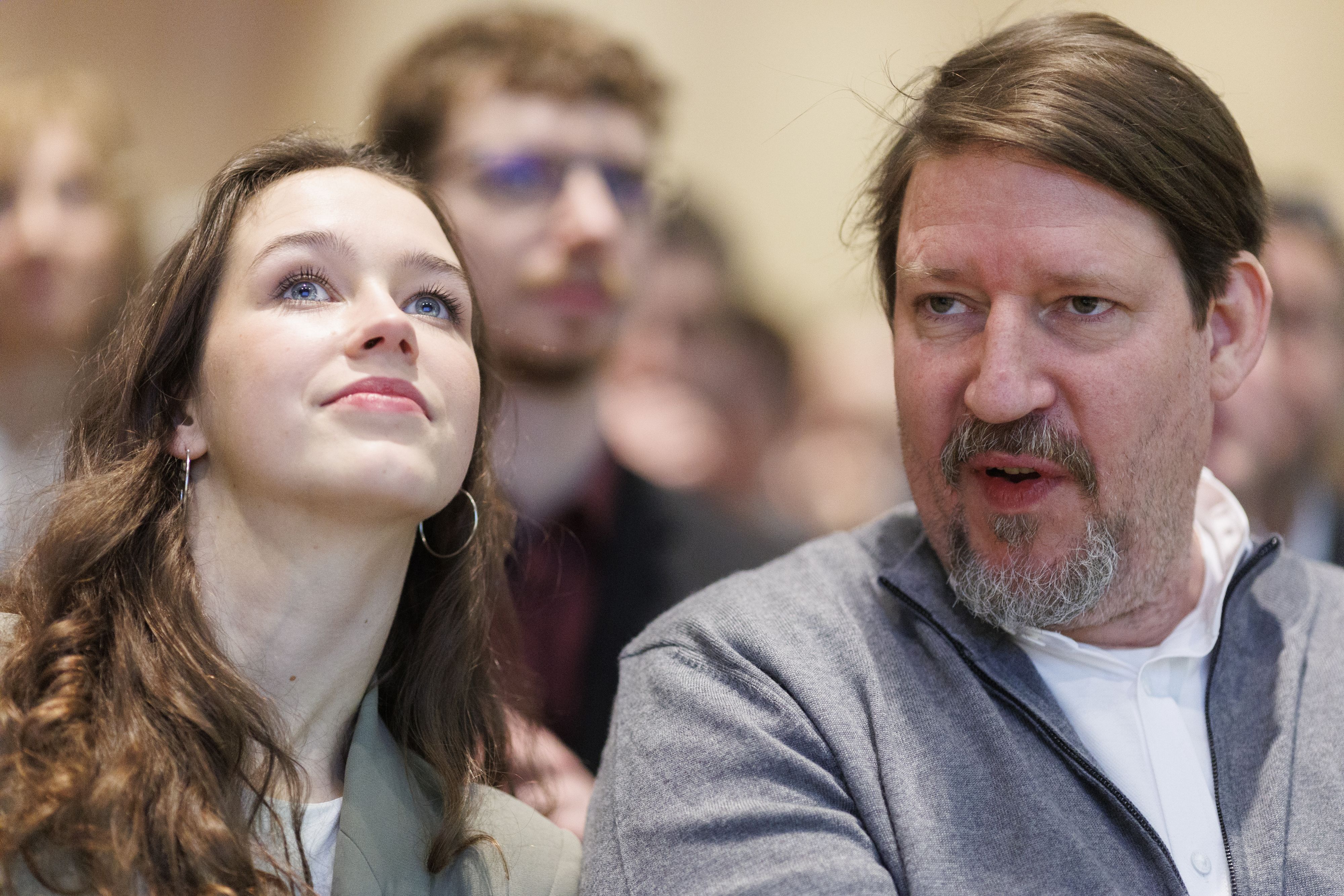 Die Spitzenkandidatin für die EU-Wahl, Lena Schilling, und Thomas Waitz während des Bundeskongresses von den Grünen.