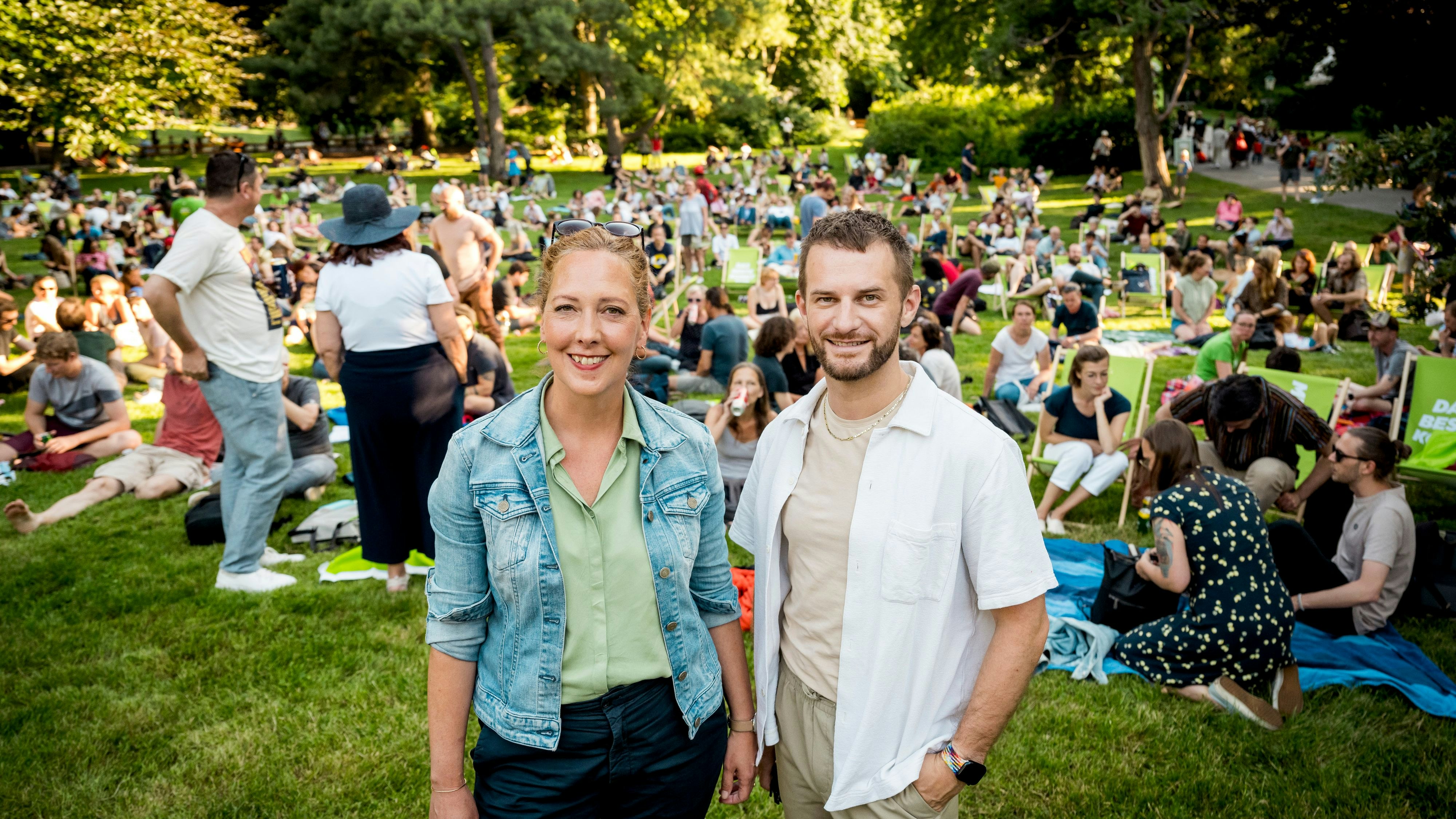 Grüne Parteivorsitzende Judith Pühringer und Peter Kraus (v.l.) laden zu den Konzerten.