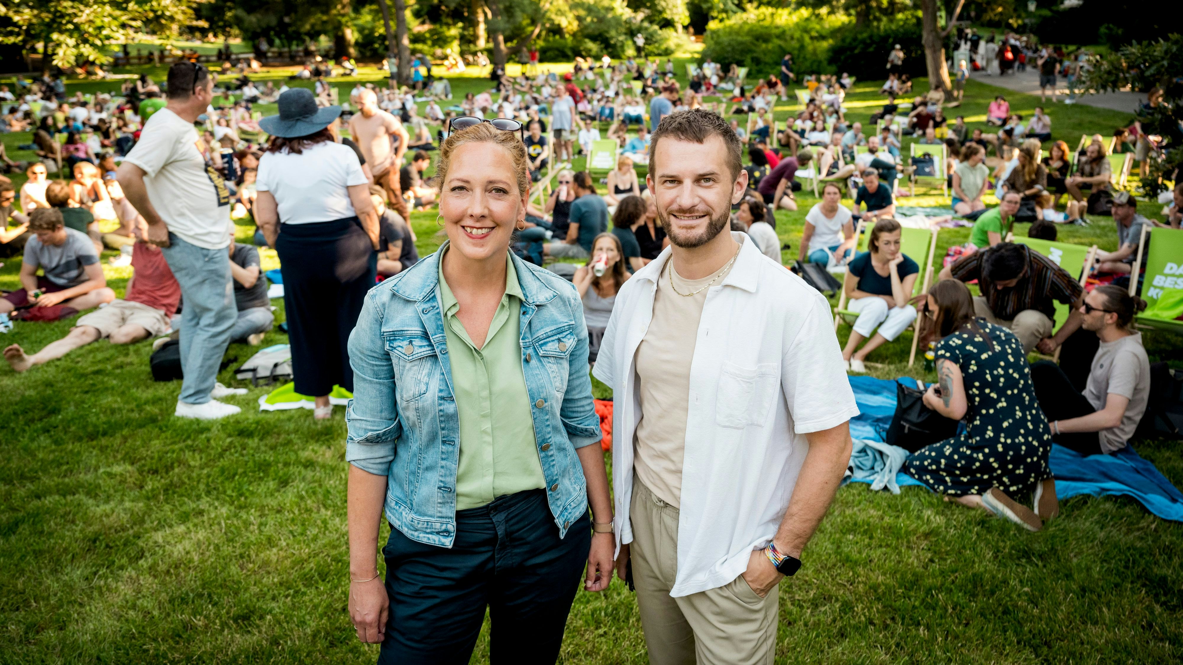 Grüne Parteivorsitzende Judith Pühringer und Peter Kraus (v.l.) laden zu den Konzerten.