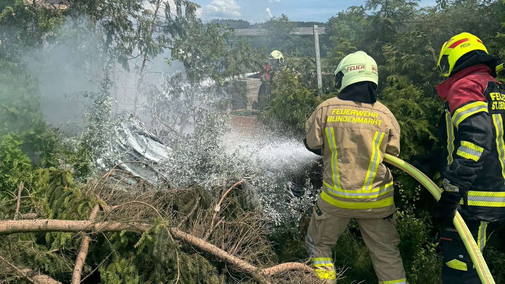 Whirlpool brennt – sieben Feuerwehren im Einsatz