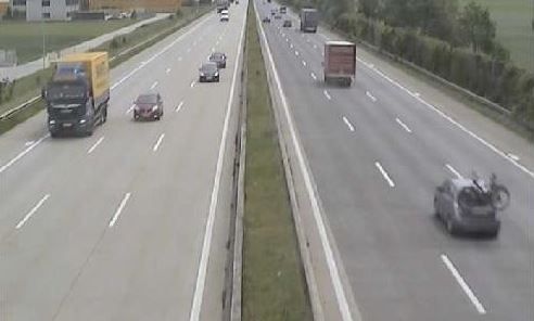 Auf der Westautobahn bei St. Florian wurde die Geschwindigkeit der Lkw gemessen.