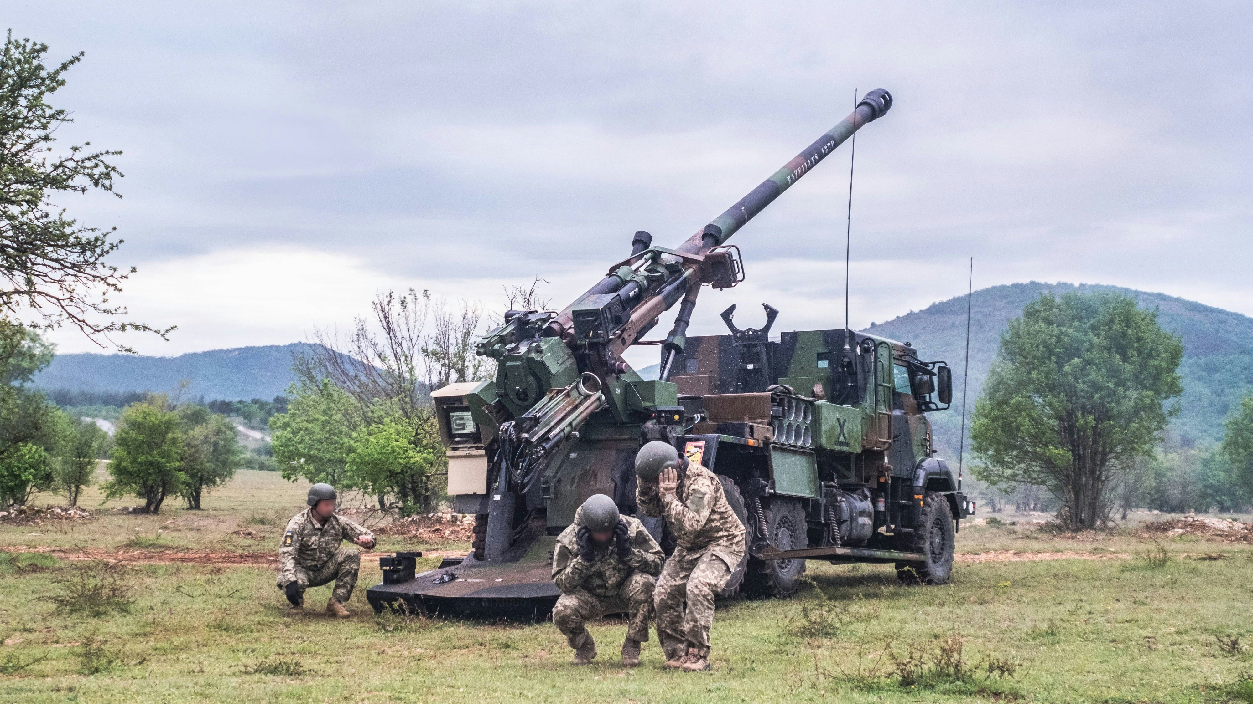 Training von ukrainischen Soldaten durch die französische Armee in Draguignan.
