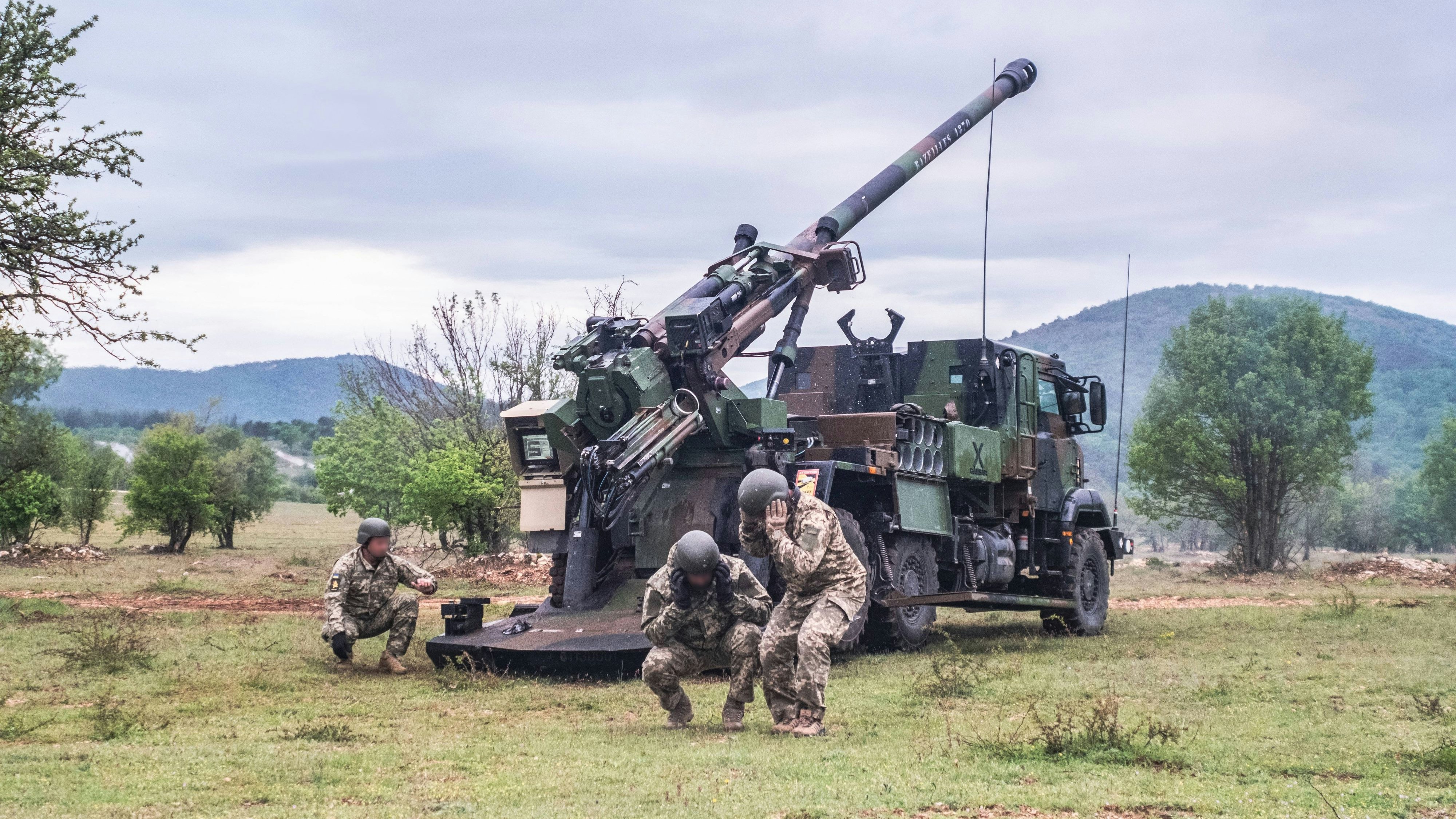 Heute.at - Waffen, Waffen, Waffen – ORF-Experte schlägt Alarm