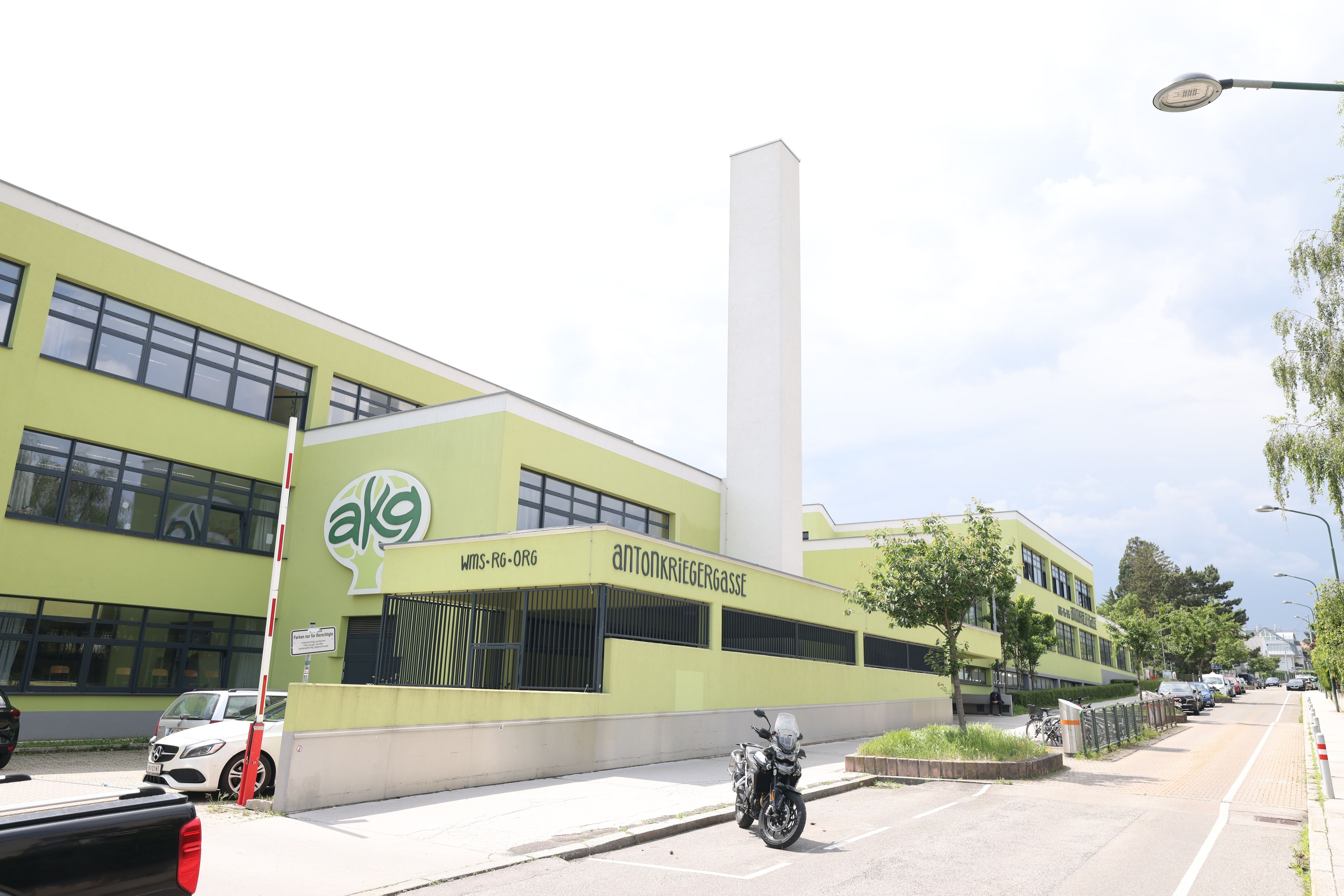 Silina wurde zuletzt am 13. Mai gegen 17.10 Uhr vor der Schule in der Anton-Krieger-Gasse 25 in Wien-Liesing gesehen.