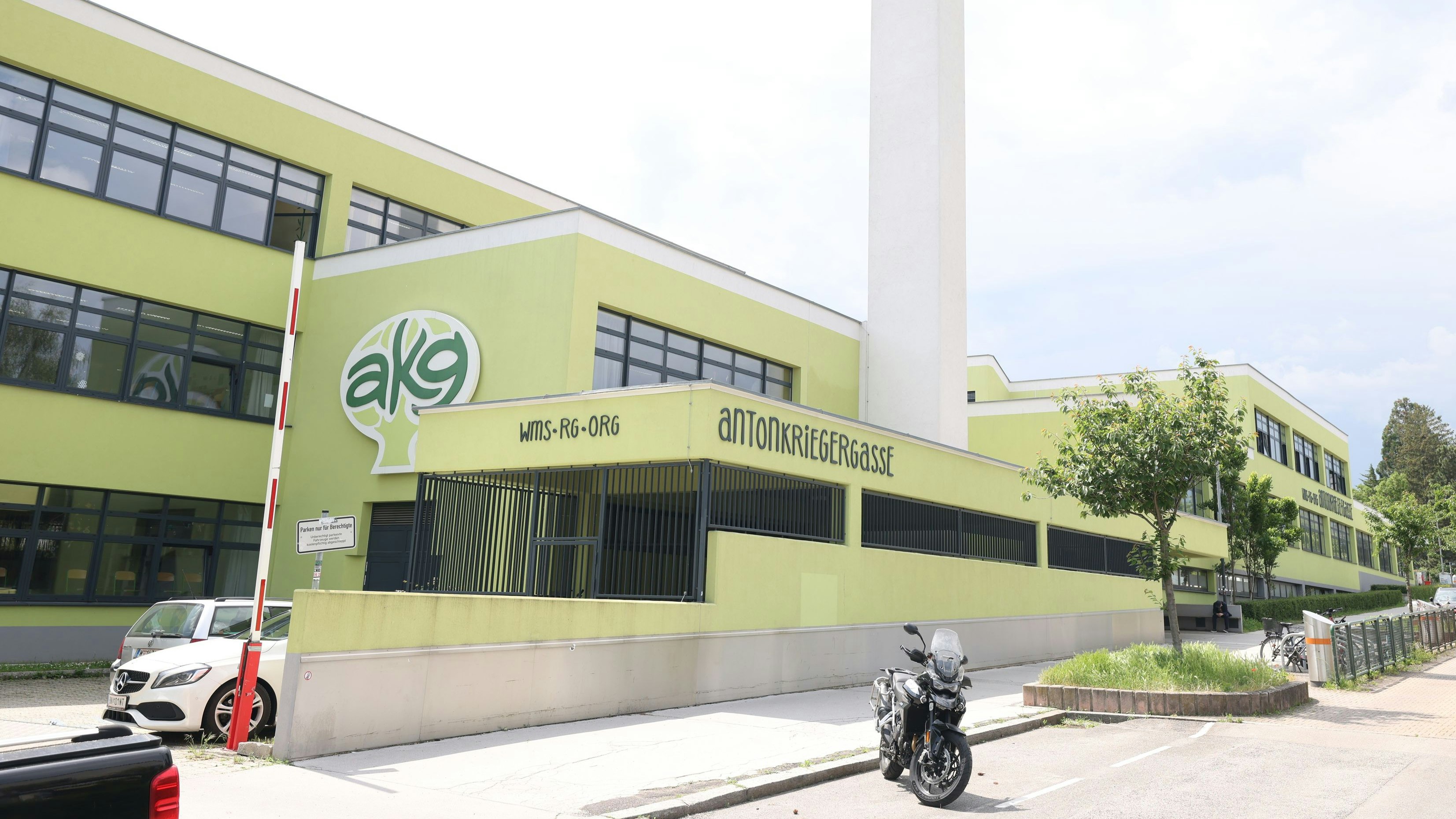 Silina wurde zuletzt am 13. Mai gegen 17.10 Uhr vor der Schule in der Anton-Krieger-Gasse 25 in Wien-Liesing gesehen.