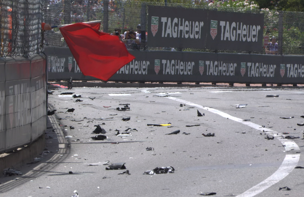 Trümmer auf der Strecke nach dem Perez-Crash