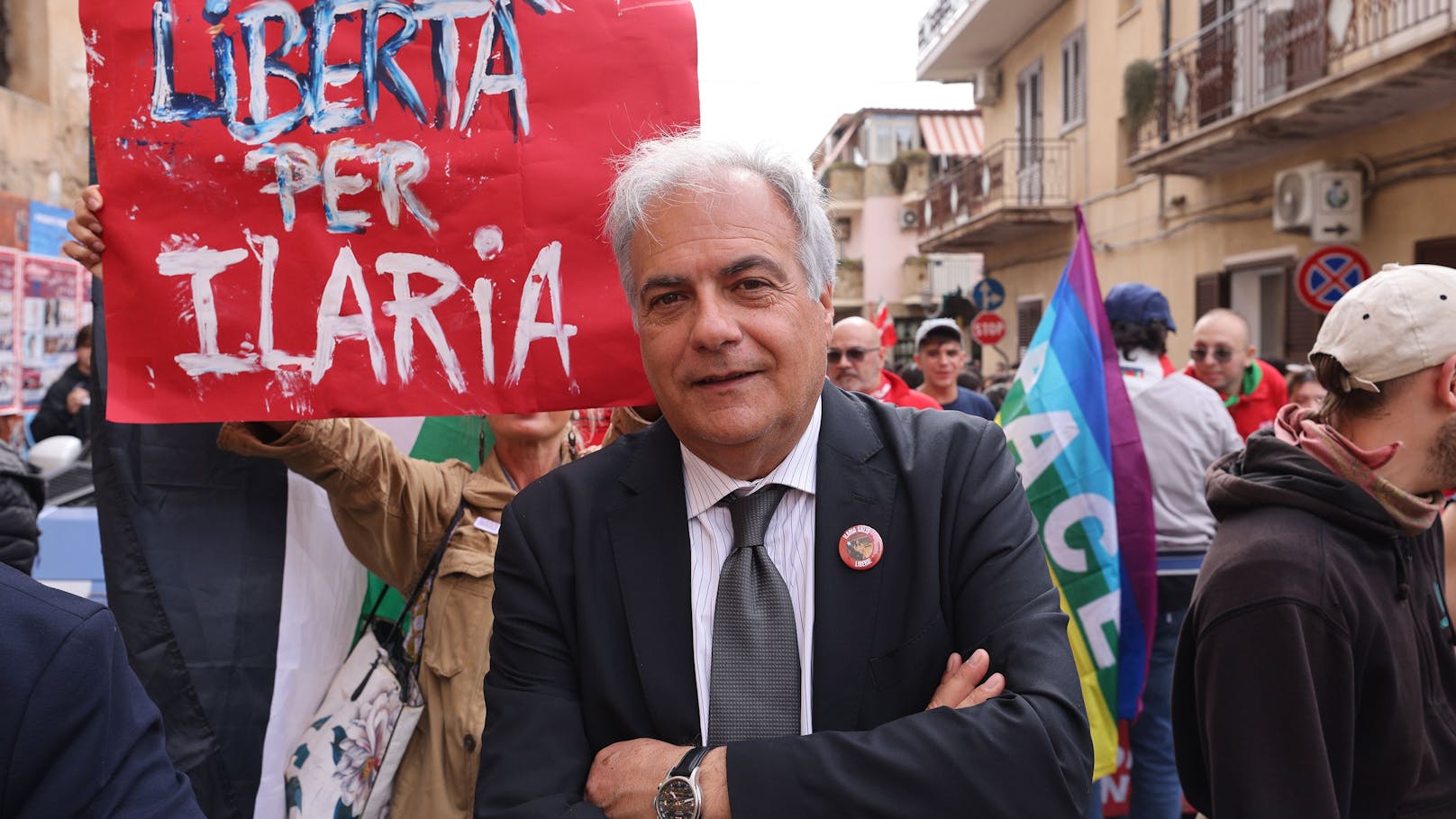 Roberto Salis bei einer Demonstration für die Freilassung seiner Tochter am 10. Mai 2024