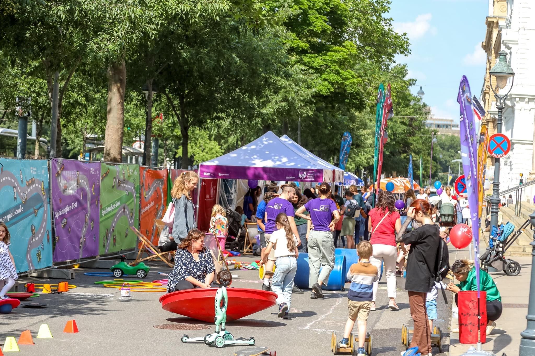 Auf der Nebenfahrbahn des Schottenrings findet am 29. Mai von 15 bis 18 Uhr das große Fest „Spielerisch durch Wien“ statt. 