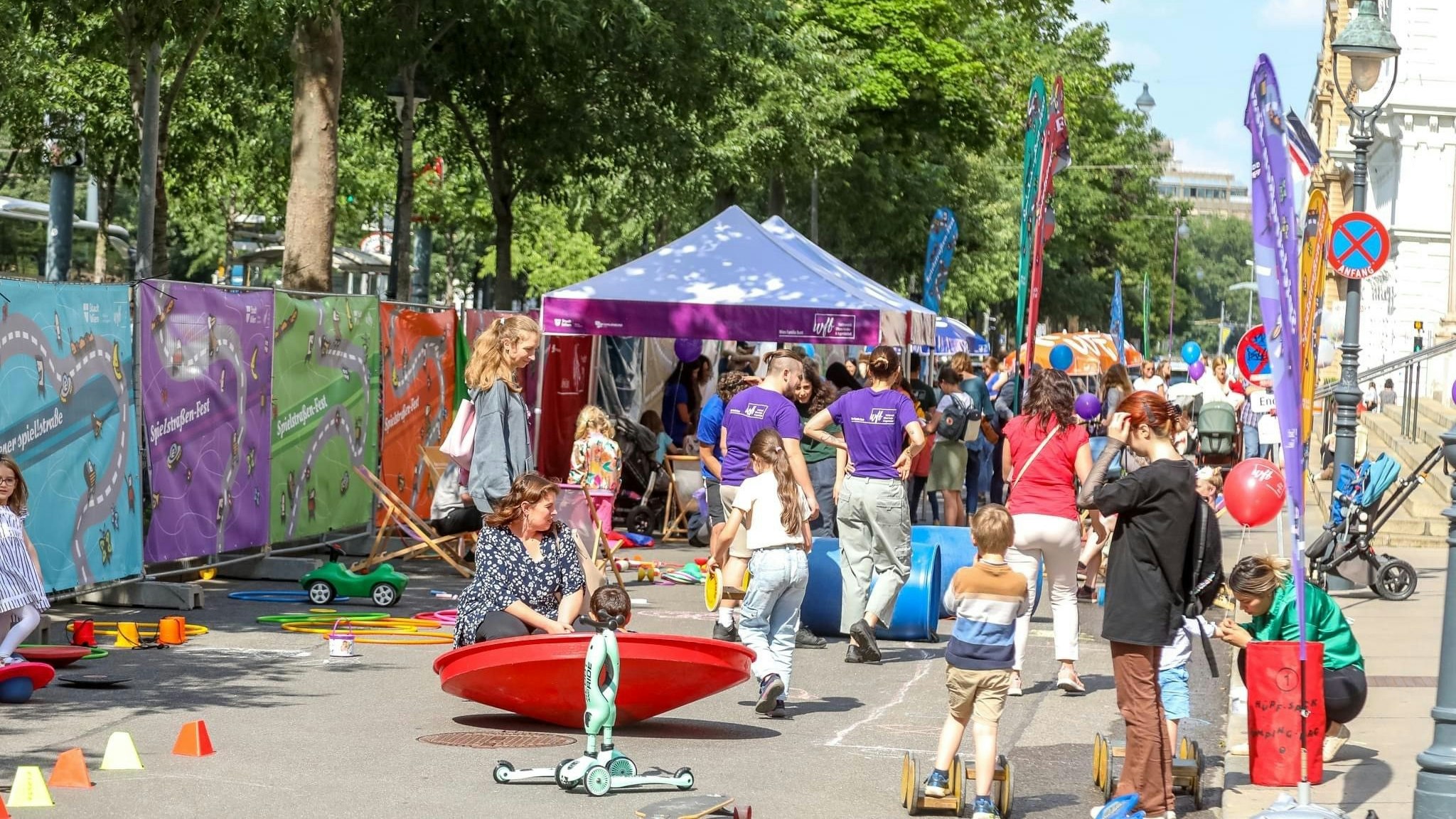 Auf der Nebenfahrbahn des Schottenrings findet am 29. Mai von 15 bis 18 Uhr das große Fest „Spielerisch durch Wien“ statt. 
