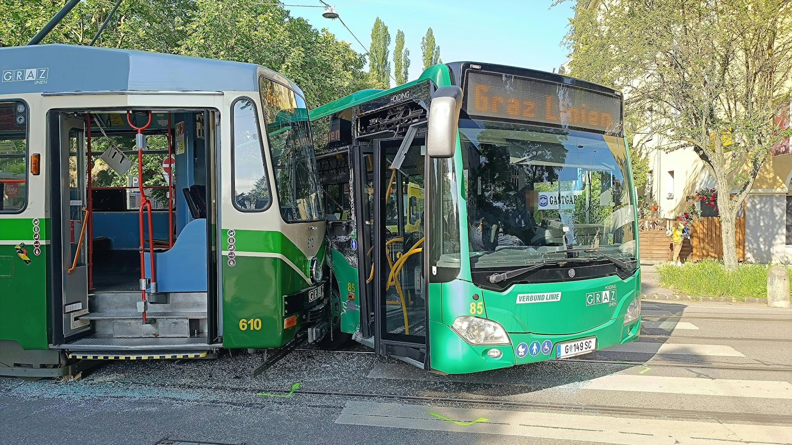 Schwerer Straßenbahn-Unfall in Graz mit 17 Verletzten
