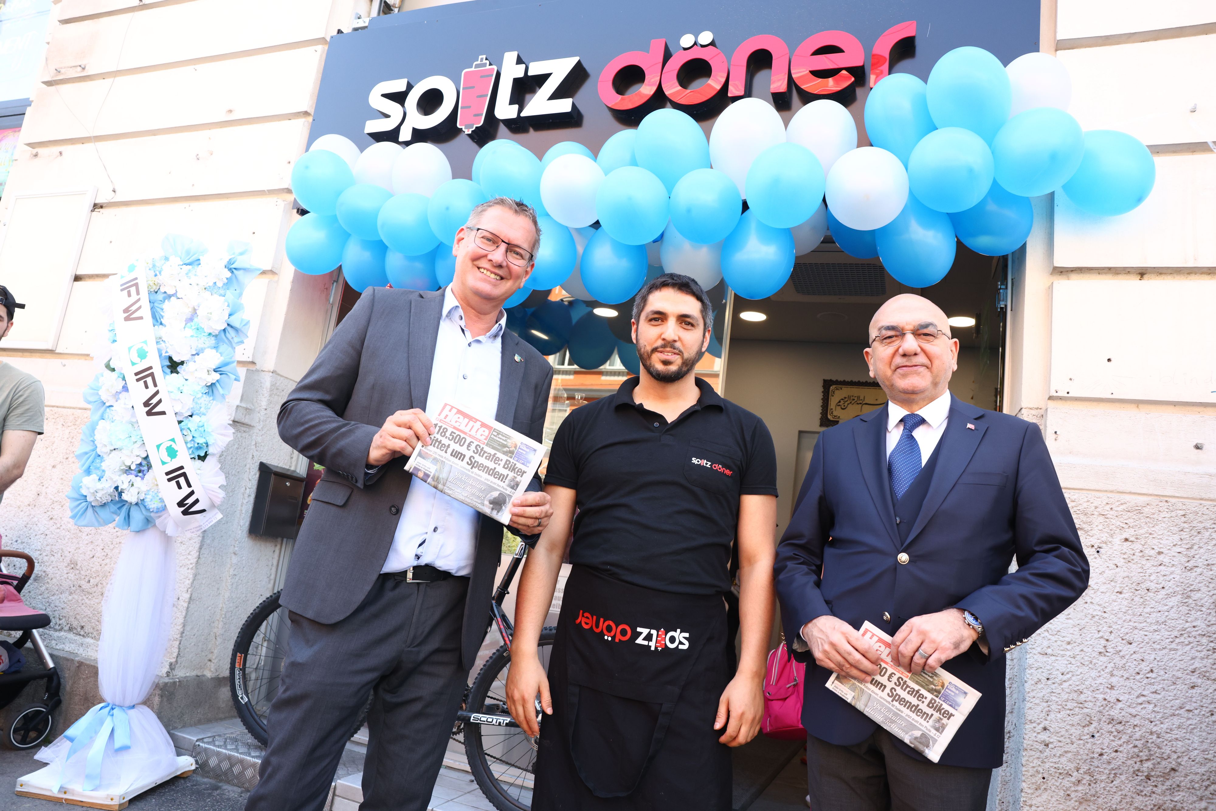 Georg Papai (Bezirksvorsteher Floridsdorf), Muzaffer Kücük (Lokal-Besitzer), Ozan Ceyhun (Türkischer Botschafter)