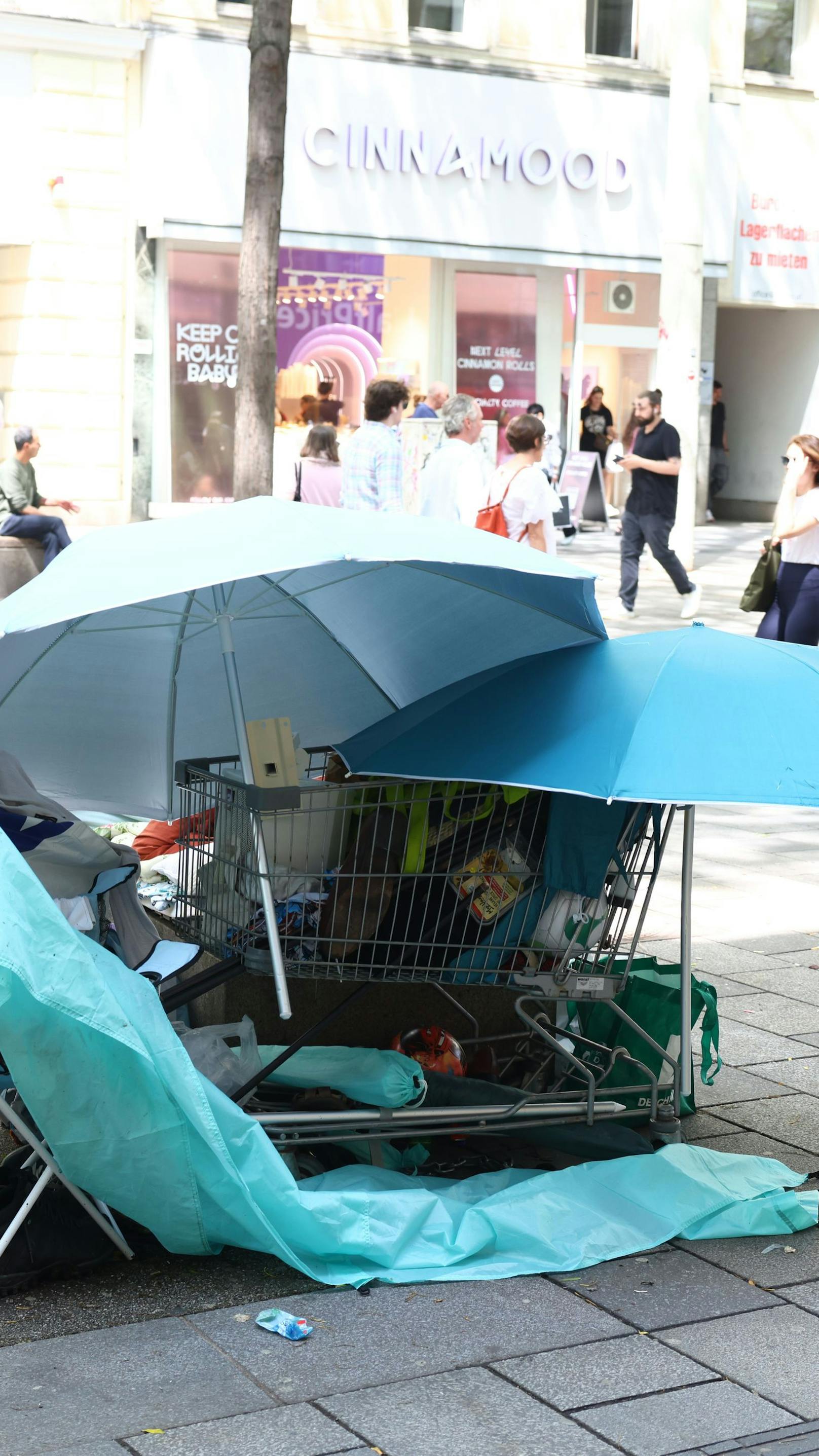 Obdachlose bauen "Camps" auf der Mariahilfer Straße