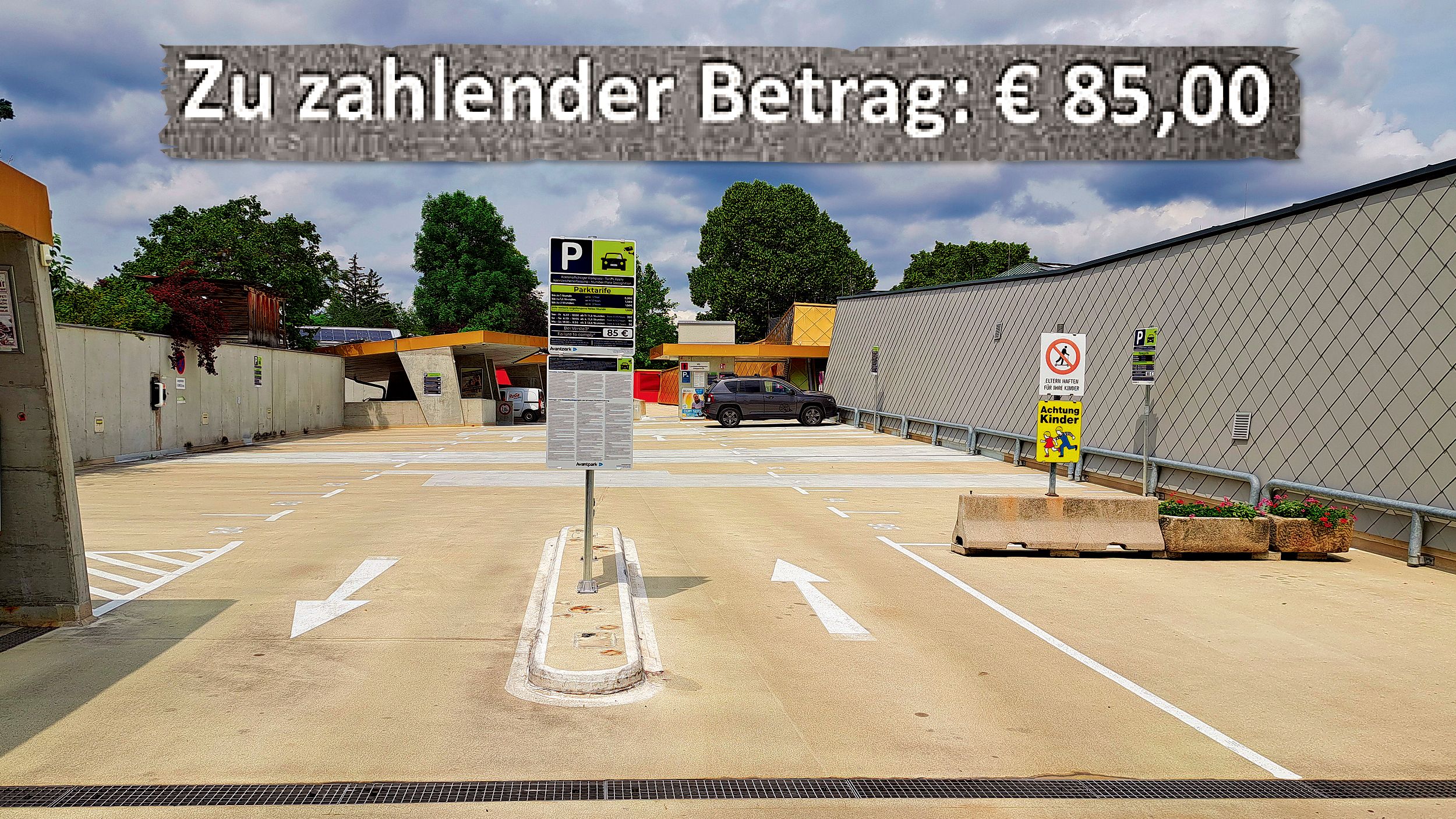 Um diesen Parkplatz in Brunn geht es; Auszug aus Strafe für Autofahrer.