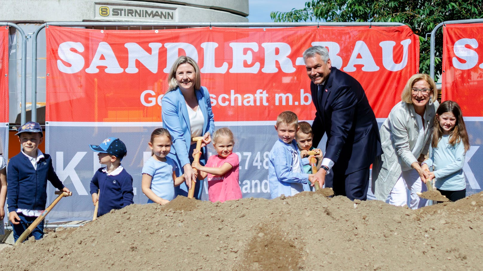 Der Spatenstich soll der Start für die Kindergartenoffensive in Österreich bilden.